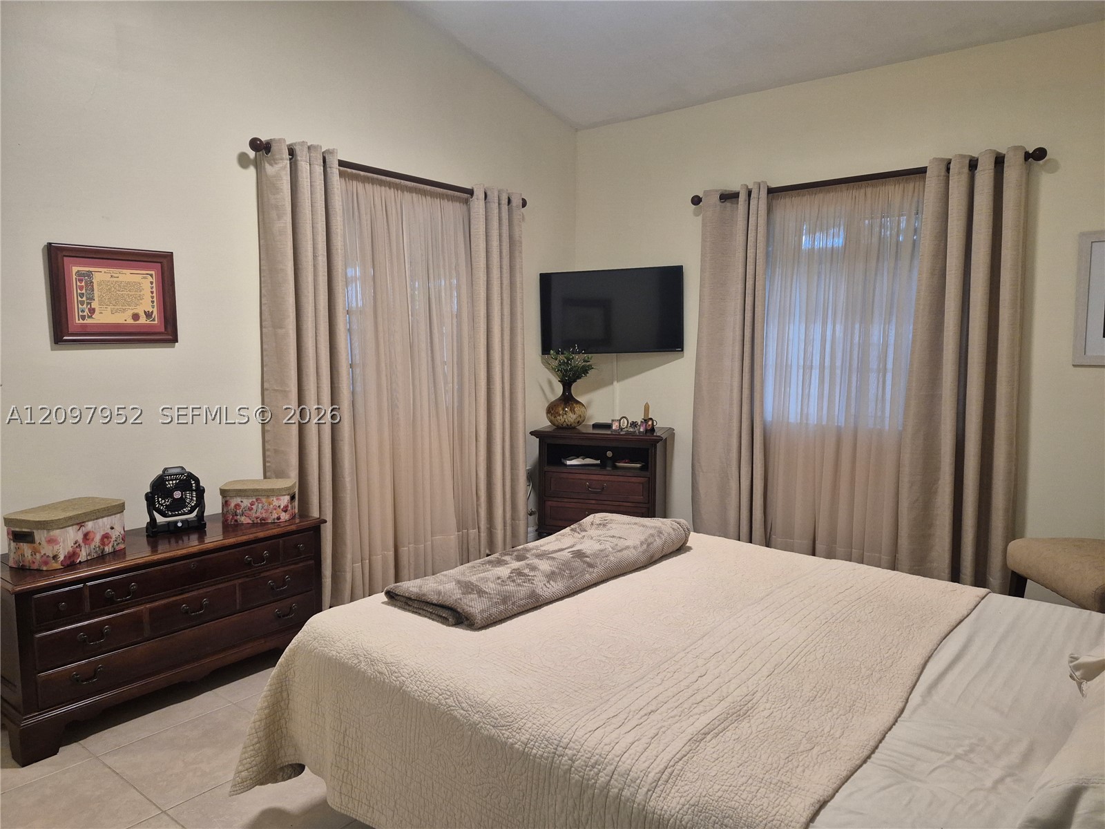 A12097952 Property Photo 11