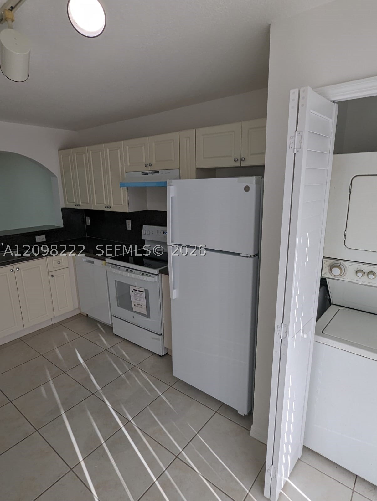 2911 Se 13th Rd 103-40 Property Photo 4