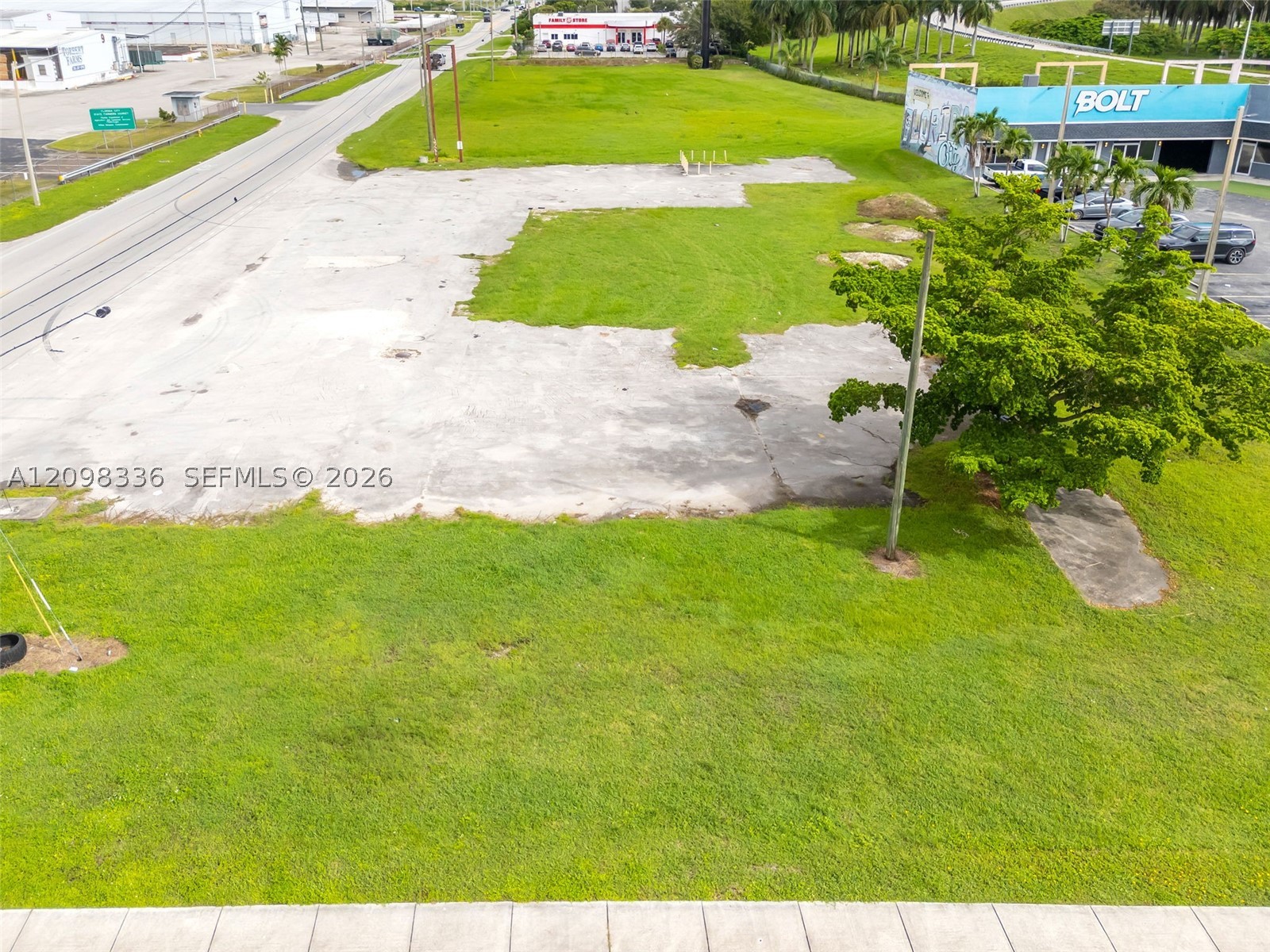 237 N Krome Ave Property Photo 12