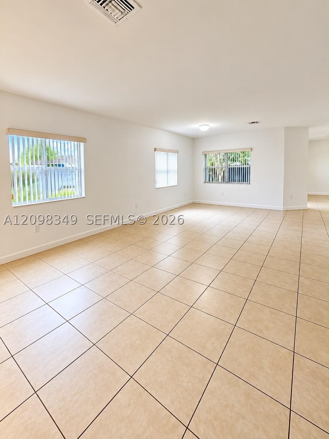 3663 Ne 2nd Ct Property Photo 4