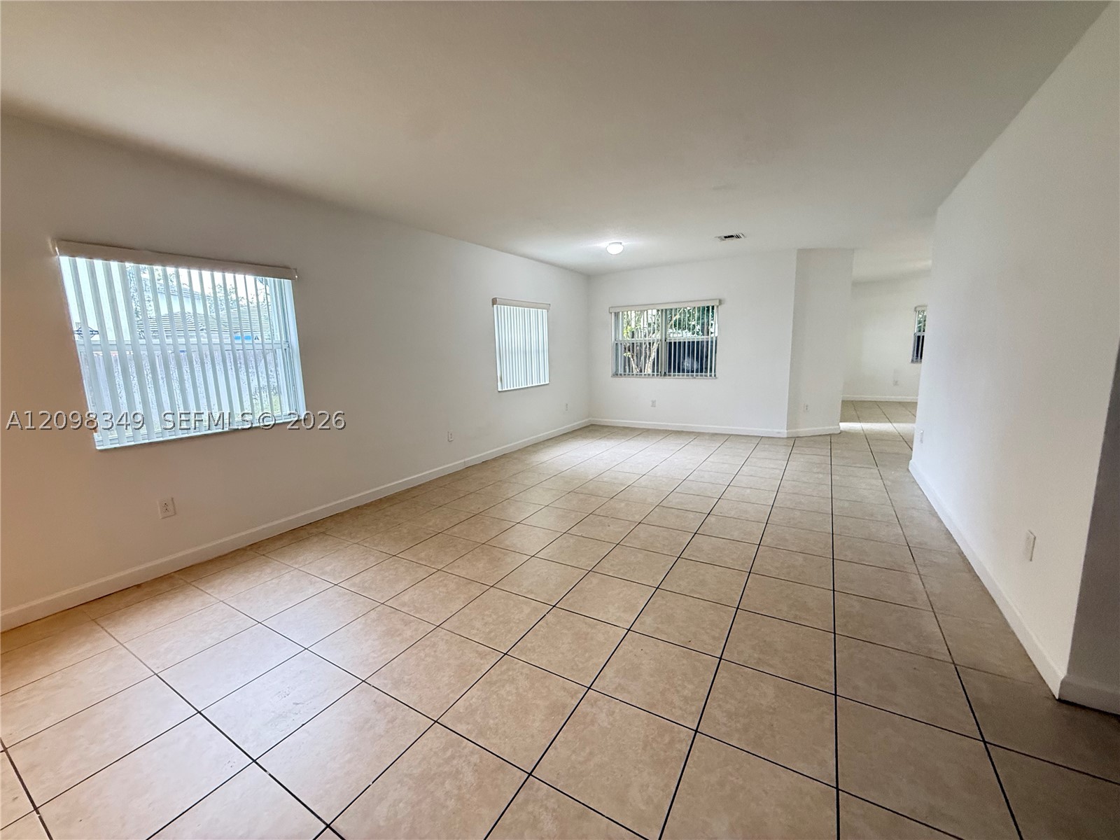 3663 Ne 2nd Ct Property Photo 5