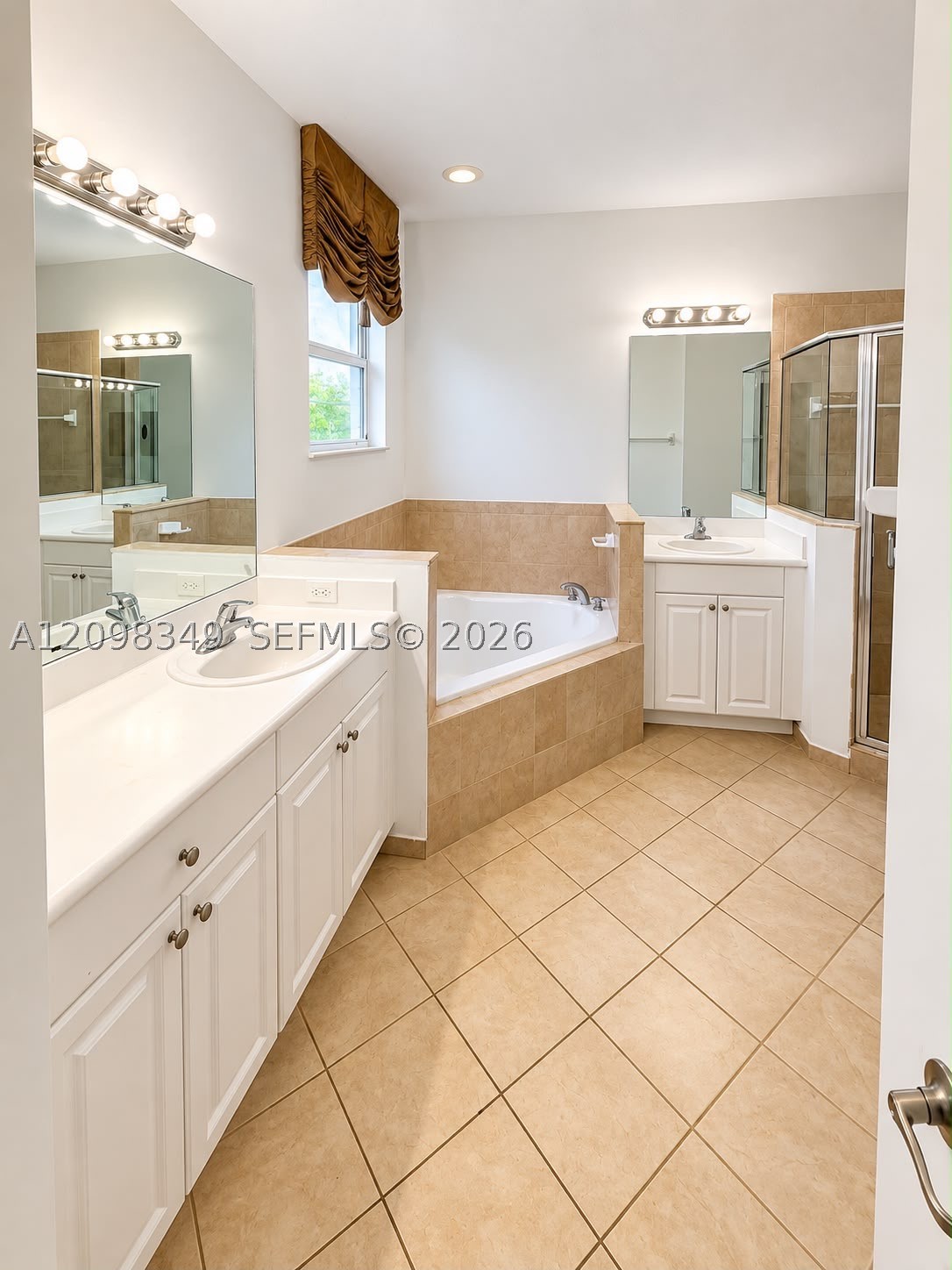 3663 Ne 2nd Ct Property Photo 14