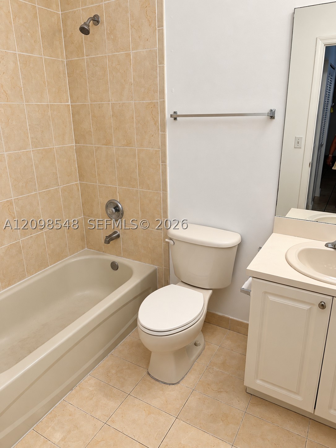 374 Ne 26th Ave 203 Property Photo 6