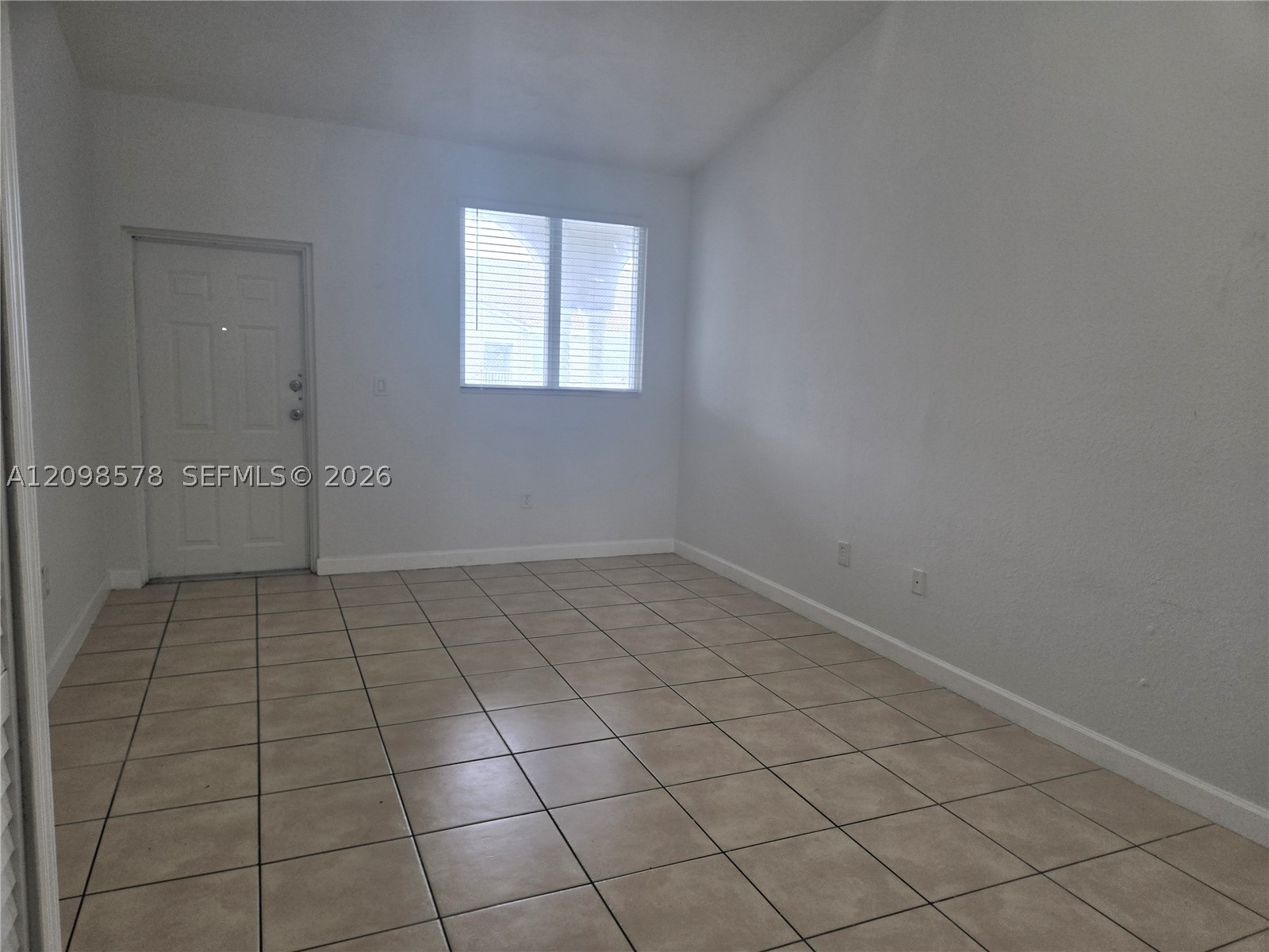 1661 Se 29th Ct 203 Property Photo 4
