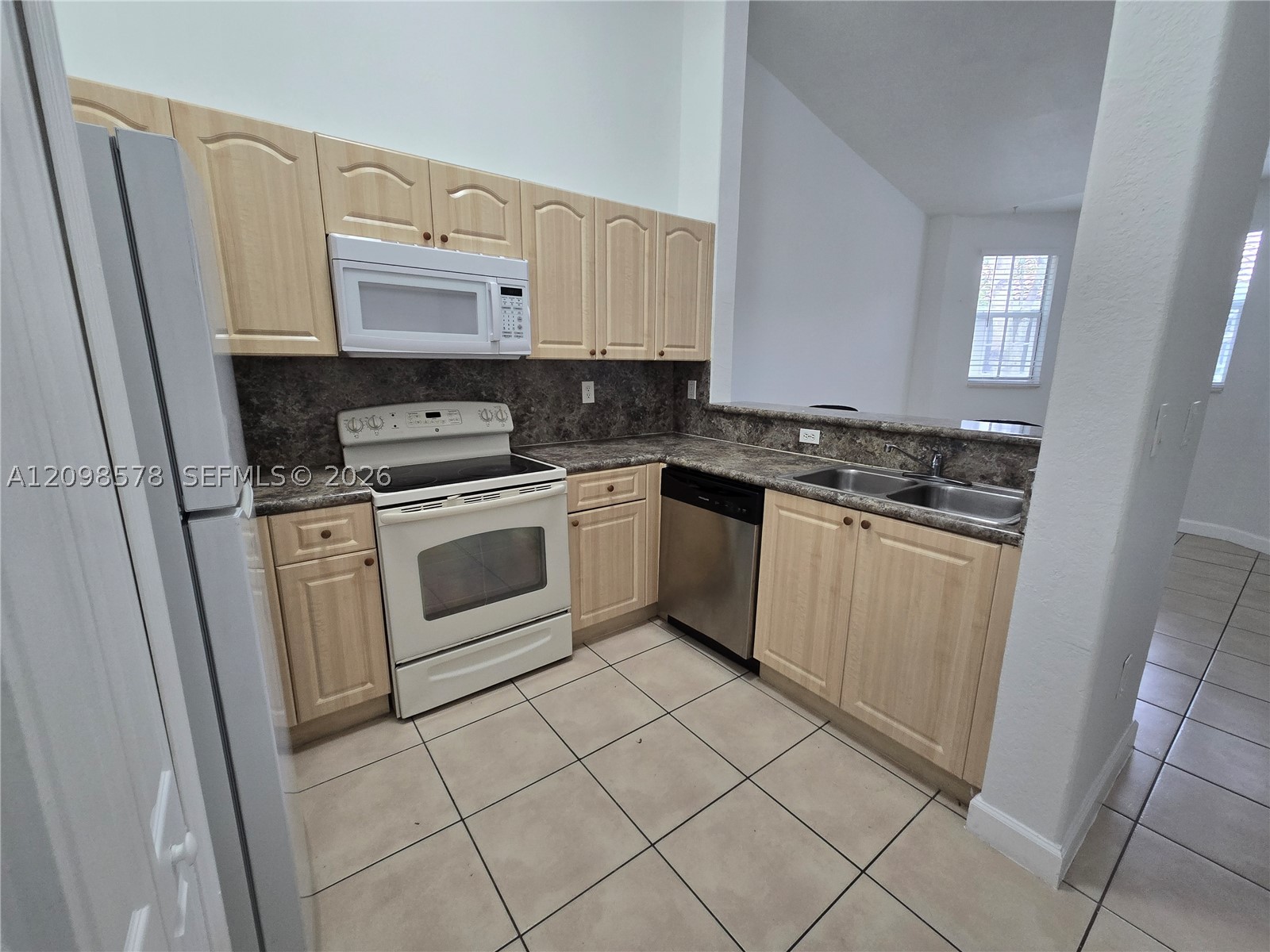 1661 Se 29th Ct 203 Property Photo 9