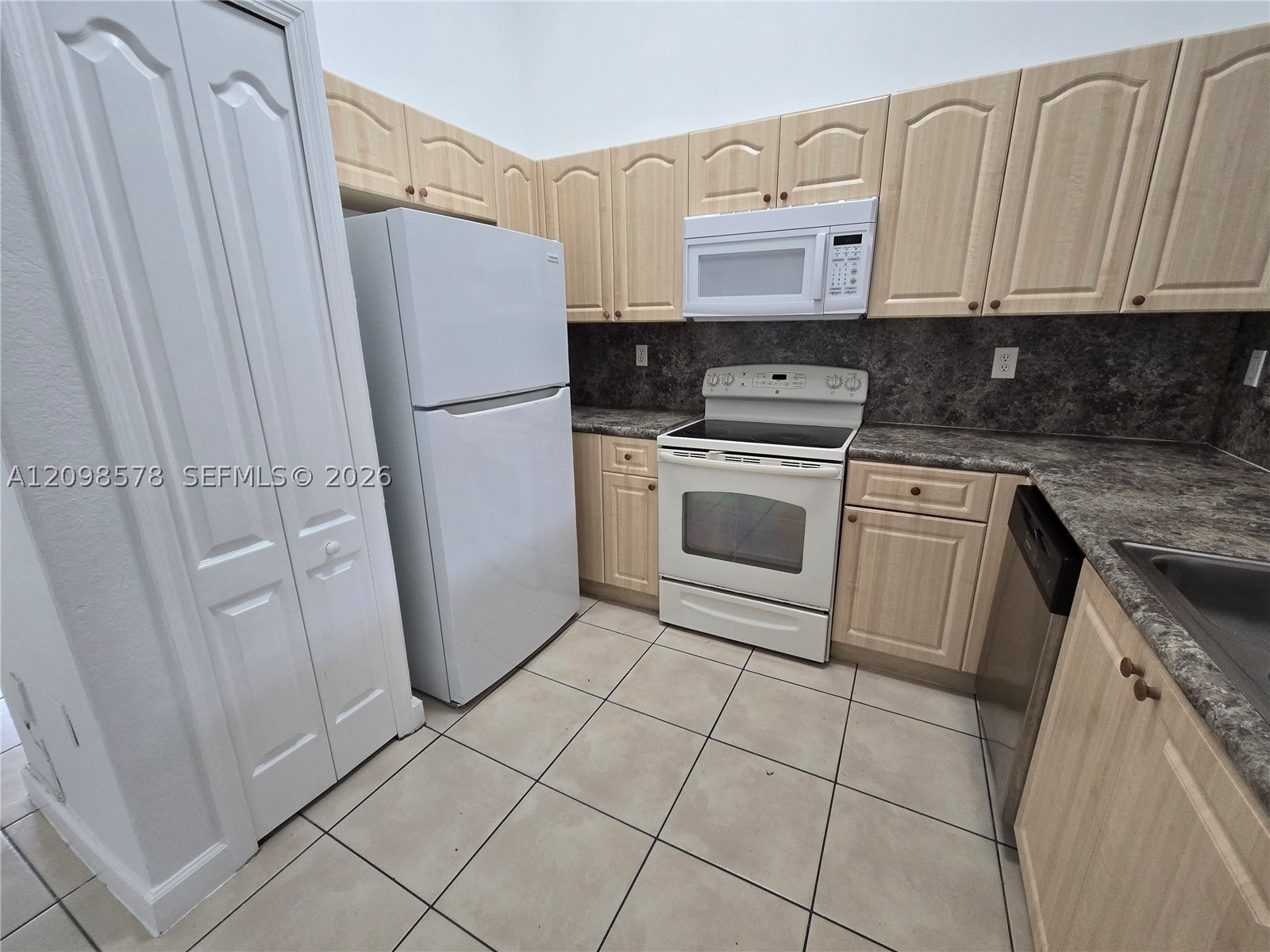 1661 Se 29th Ct 203 Property Photo 10