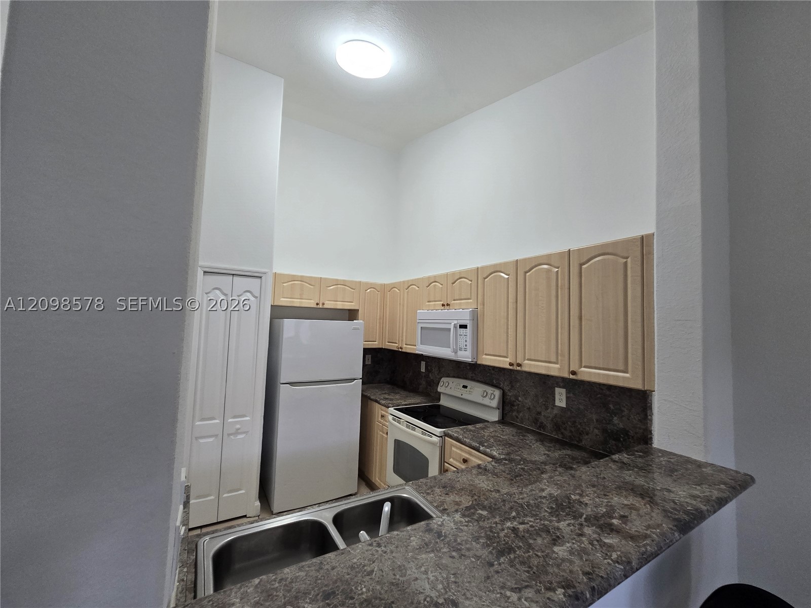 1661 Se 29th Ct 203 Property Photo 11