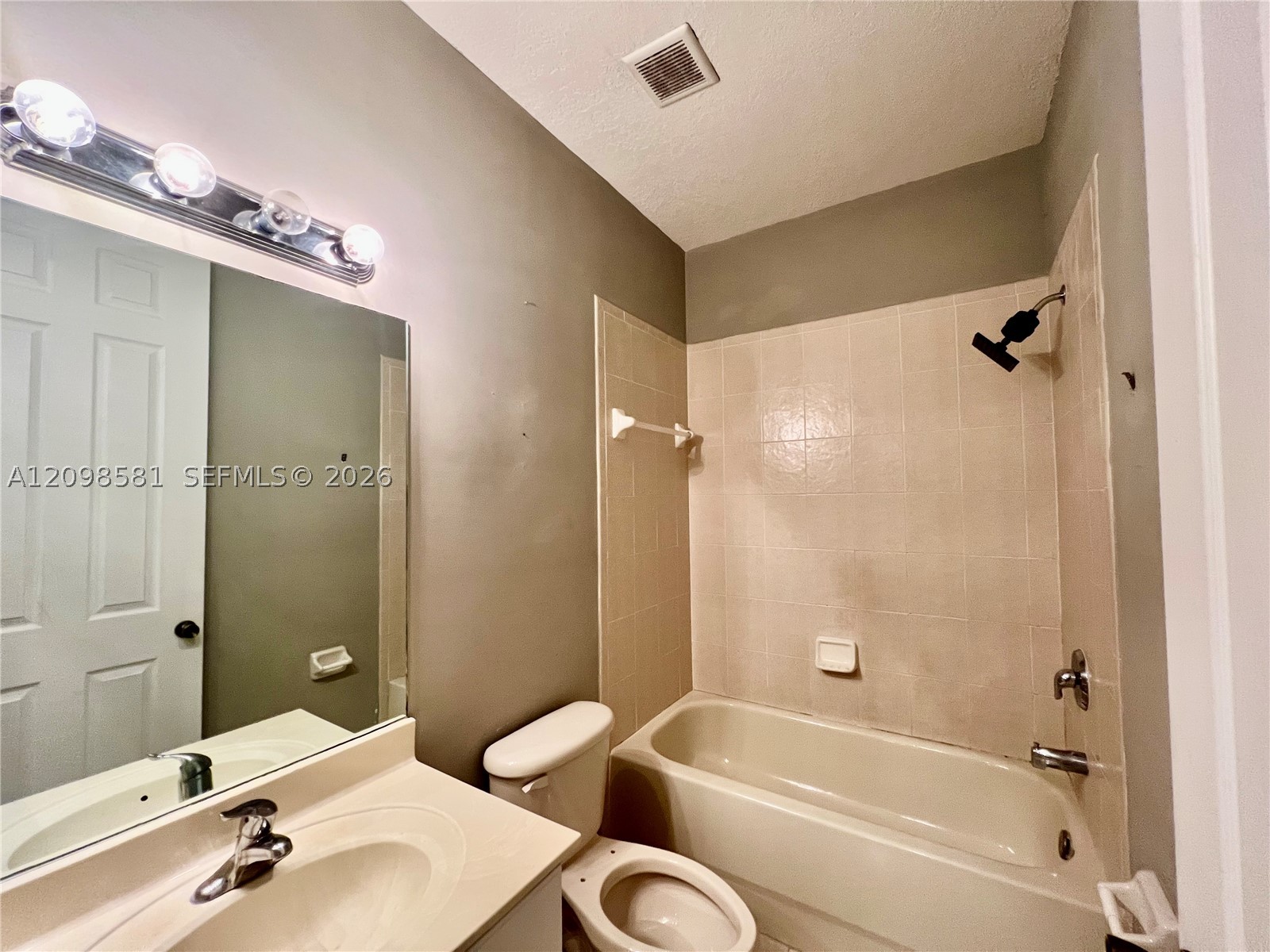 646 Ne 35th Ave 646 Property Photo 24