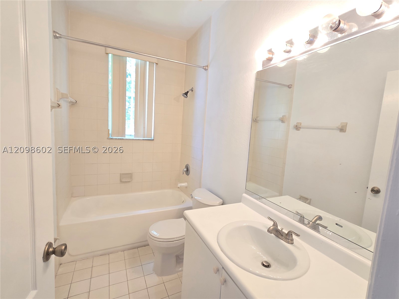 1661 Se 29th Ct 200 Property Photo 5