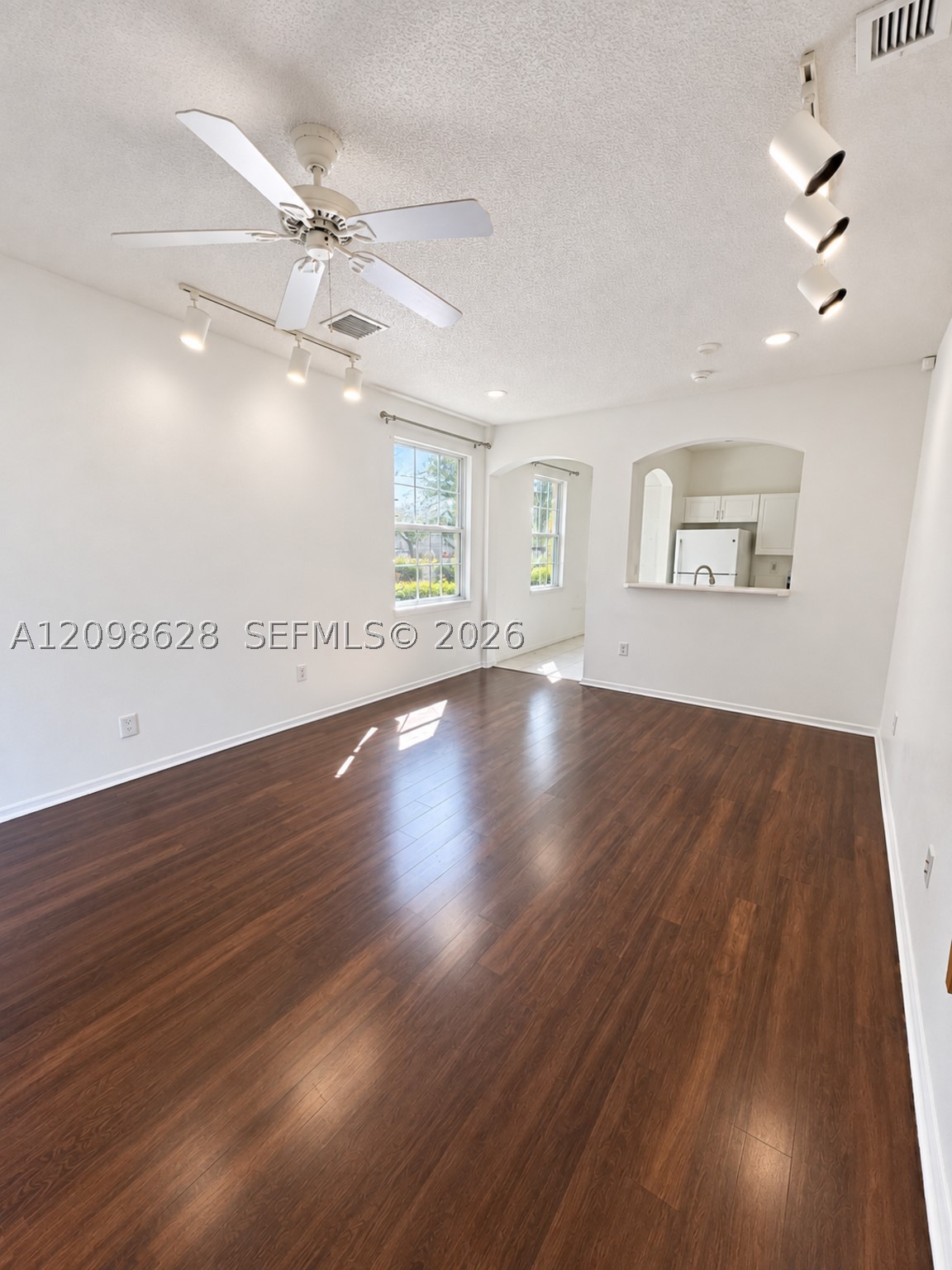 2365 Ne 42nd Cir Property Photo 8