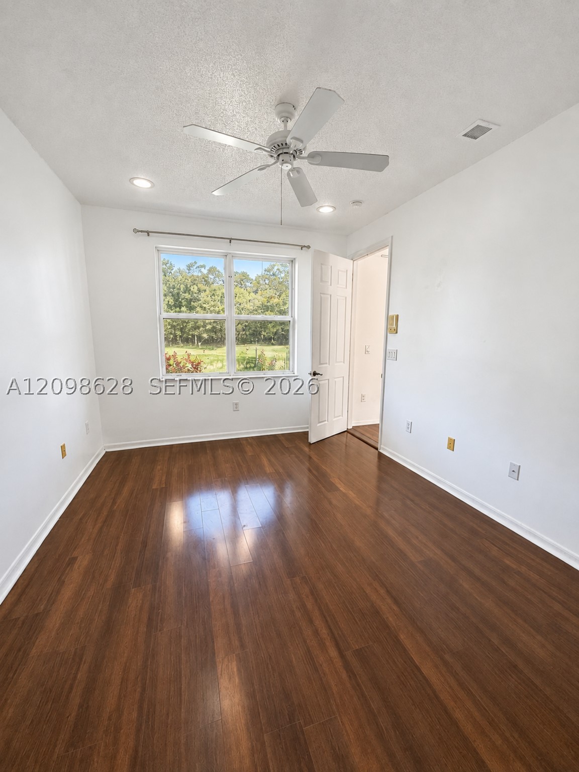 2365 Ne 42nd Cir Property Photo 14
