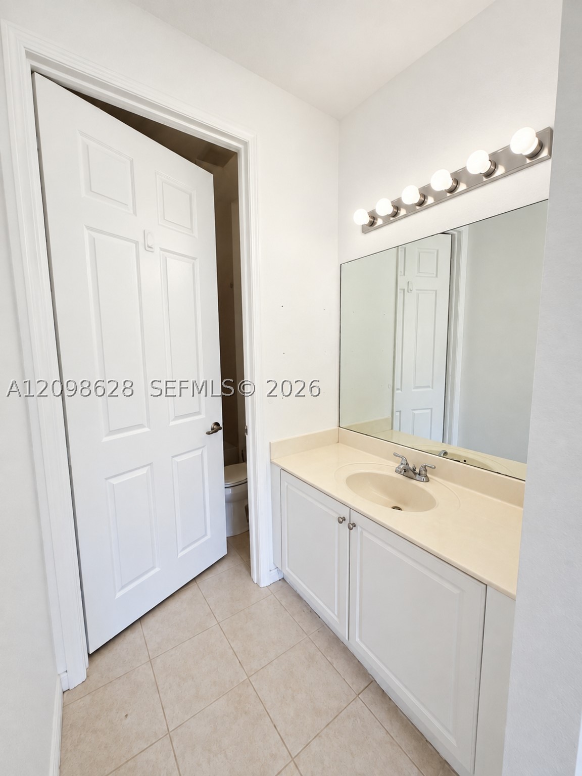 2365 Ne 42nd Cir Property Photo 16