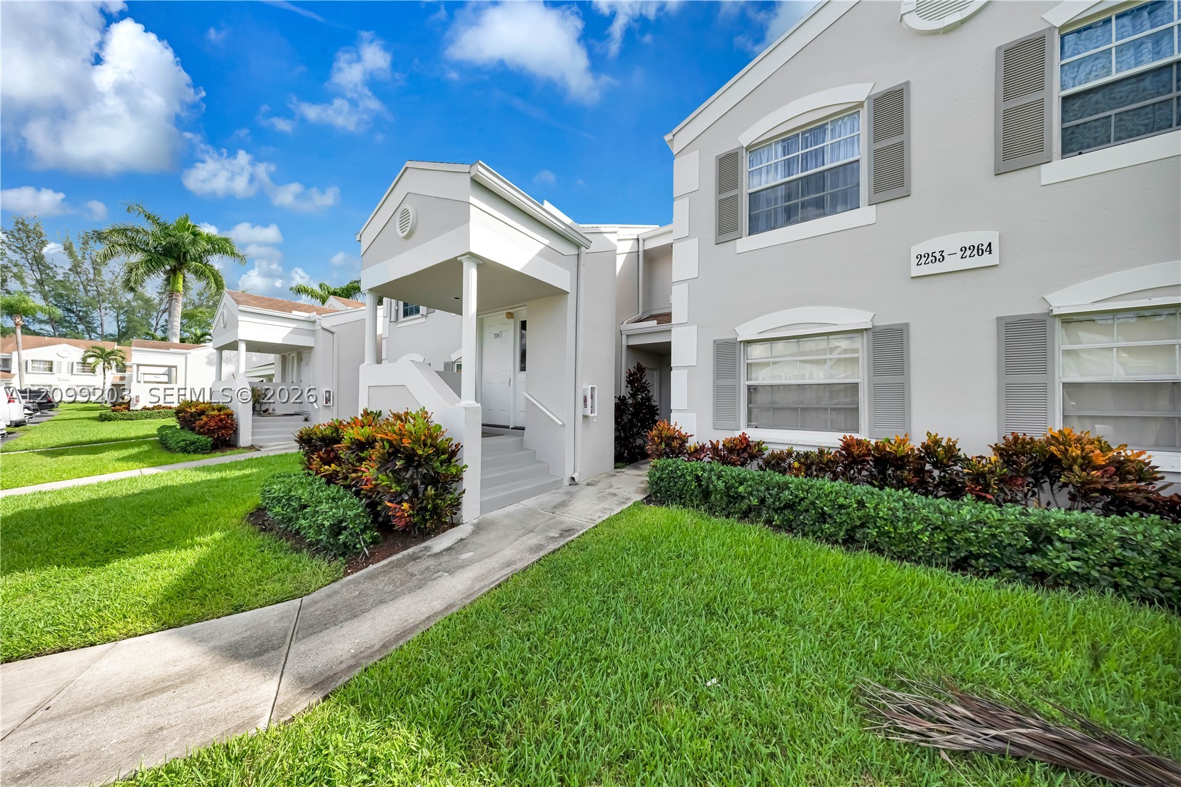 2257 Se 27th Dr 103-e Property Photo 1