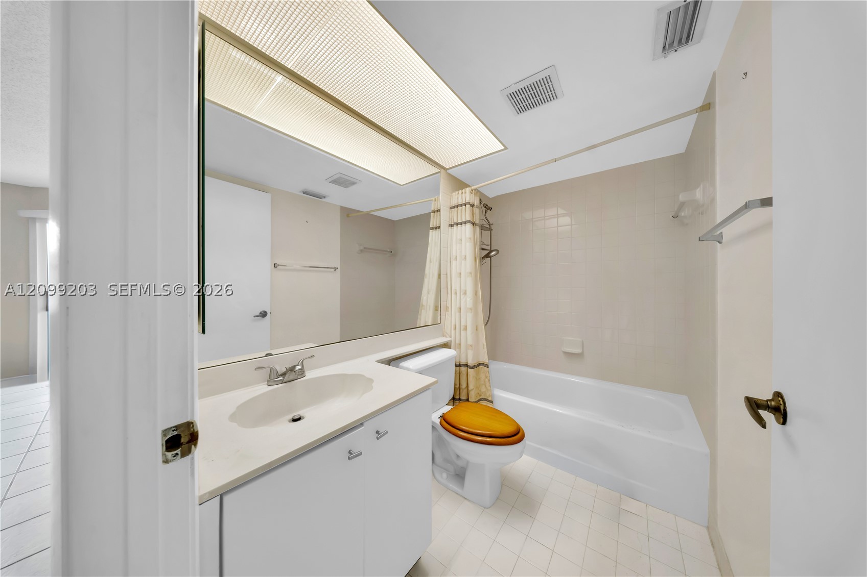 2257 Se 27th Dr 103-e Property Photo 15