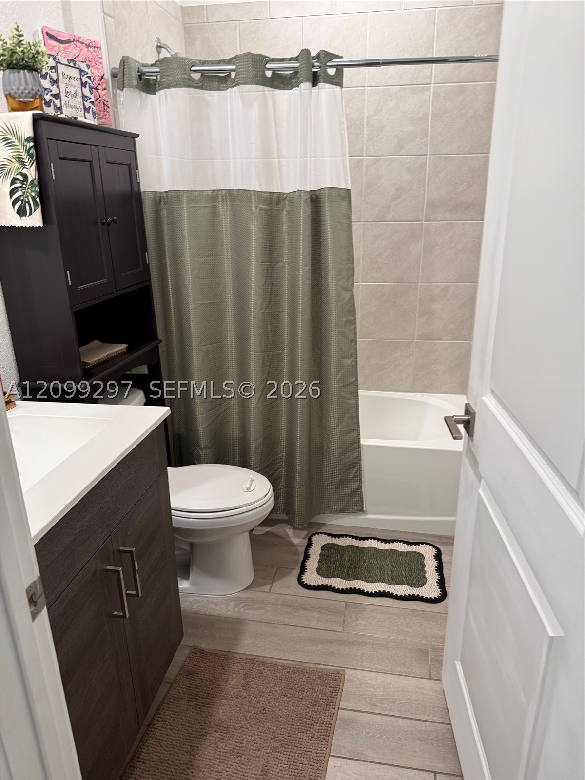 1020 Se 23rd Ter Property Photo 6