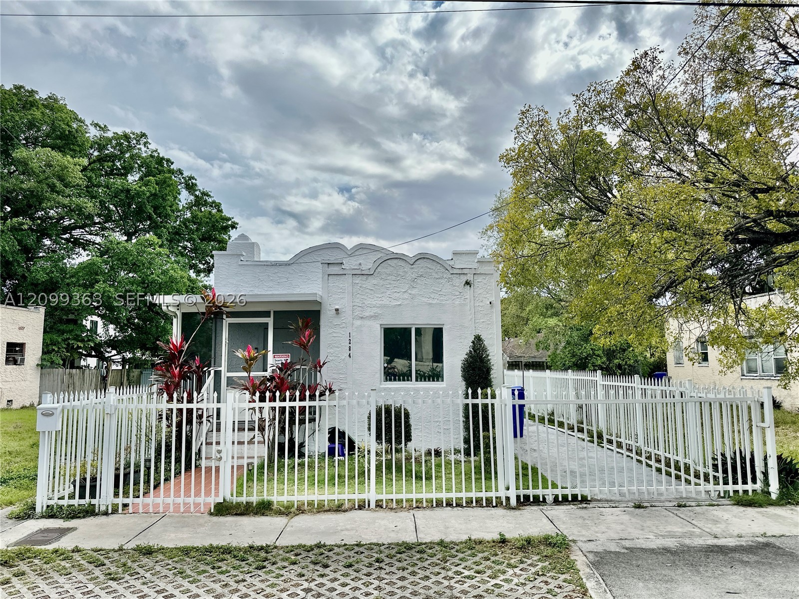 1284 Nw 39 St Property Photo 2