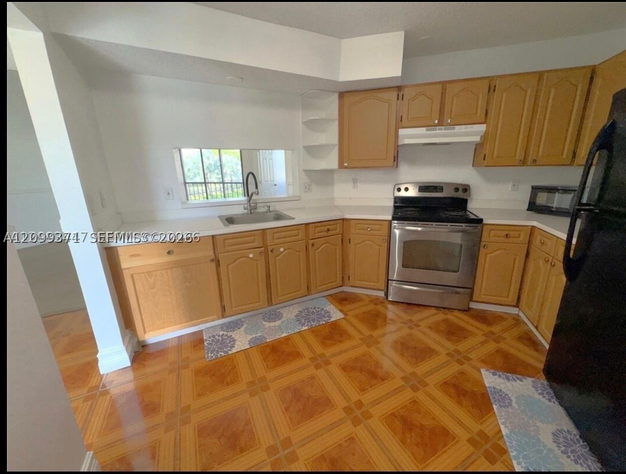 1190 Washington Cir 1190e Property Photo 2