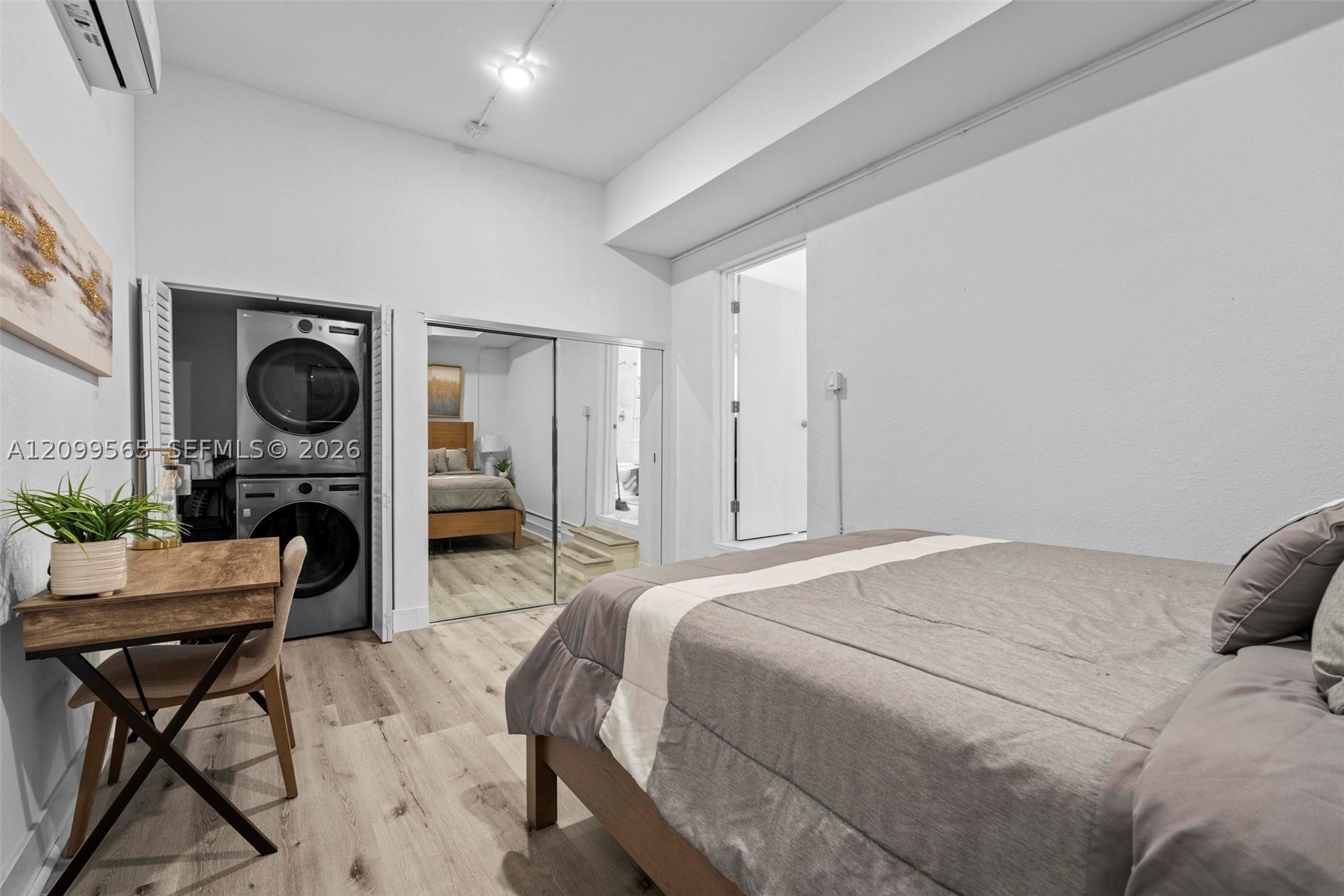 A12099565 Property Photo 17