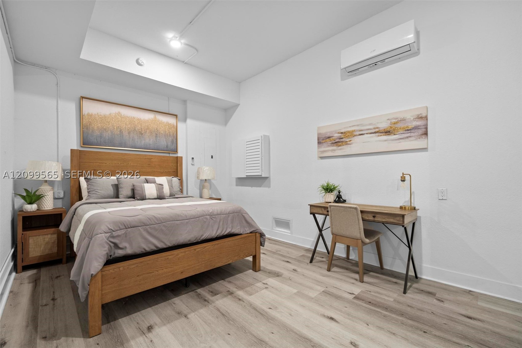 A12099565 Property Photo 18