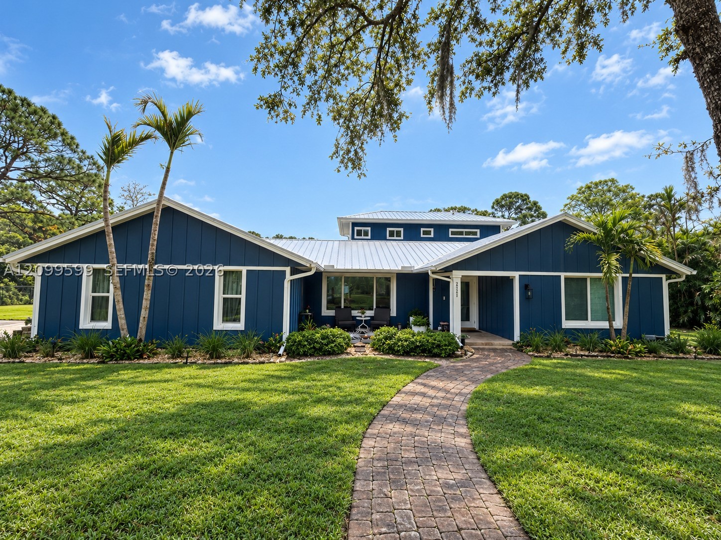 2121 Sw Racquet Club Dr Property Photo 1