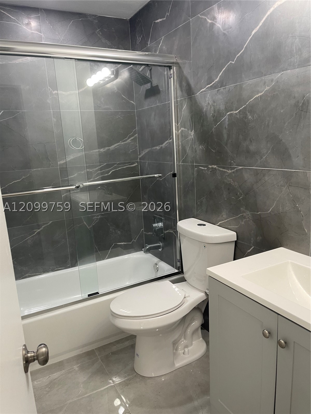 4281 Riverside Dr 2 Property Photo 6