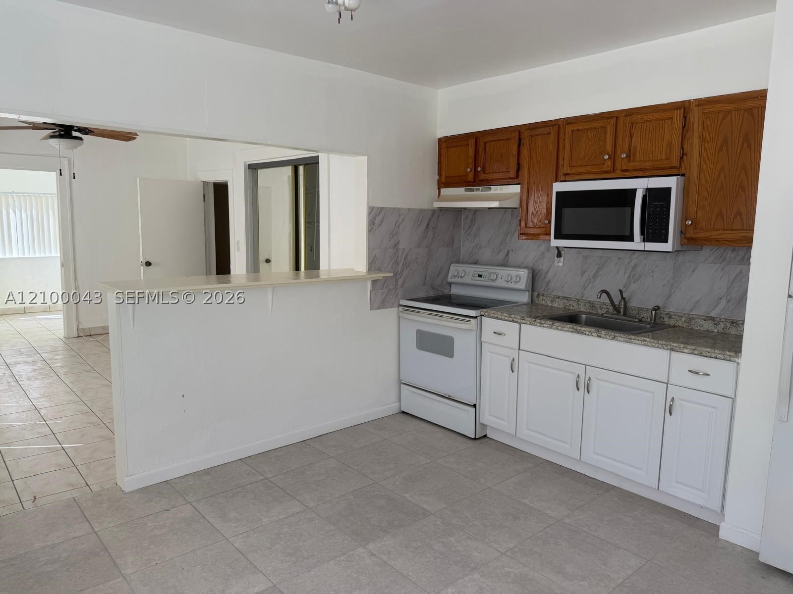 1637 Mayo St 1637 Property Photo 2