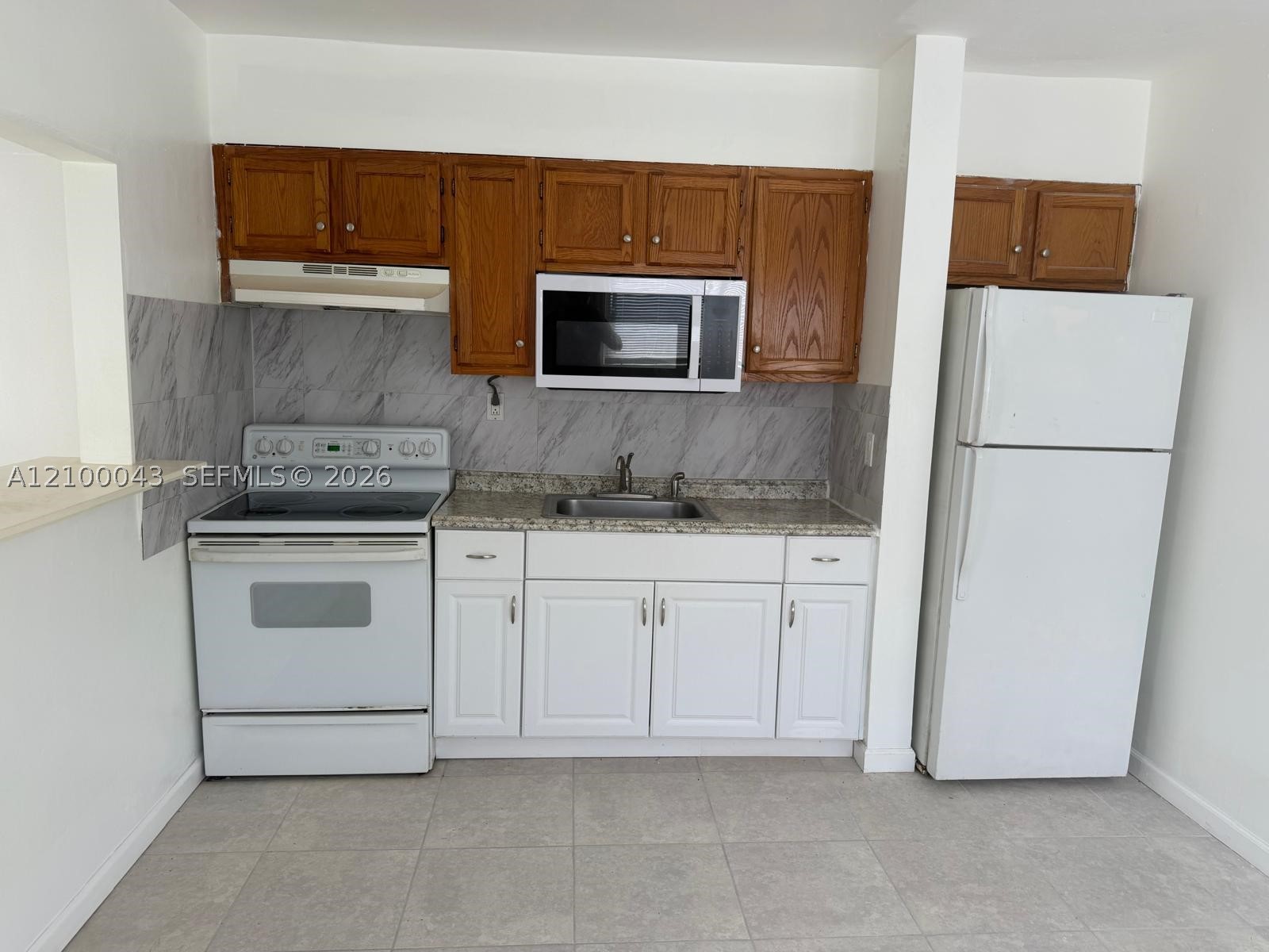 1637 Mayo St 1637 Property Photo 3