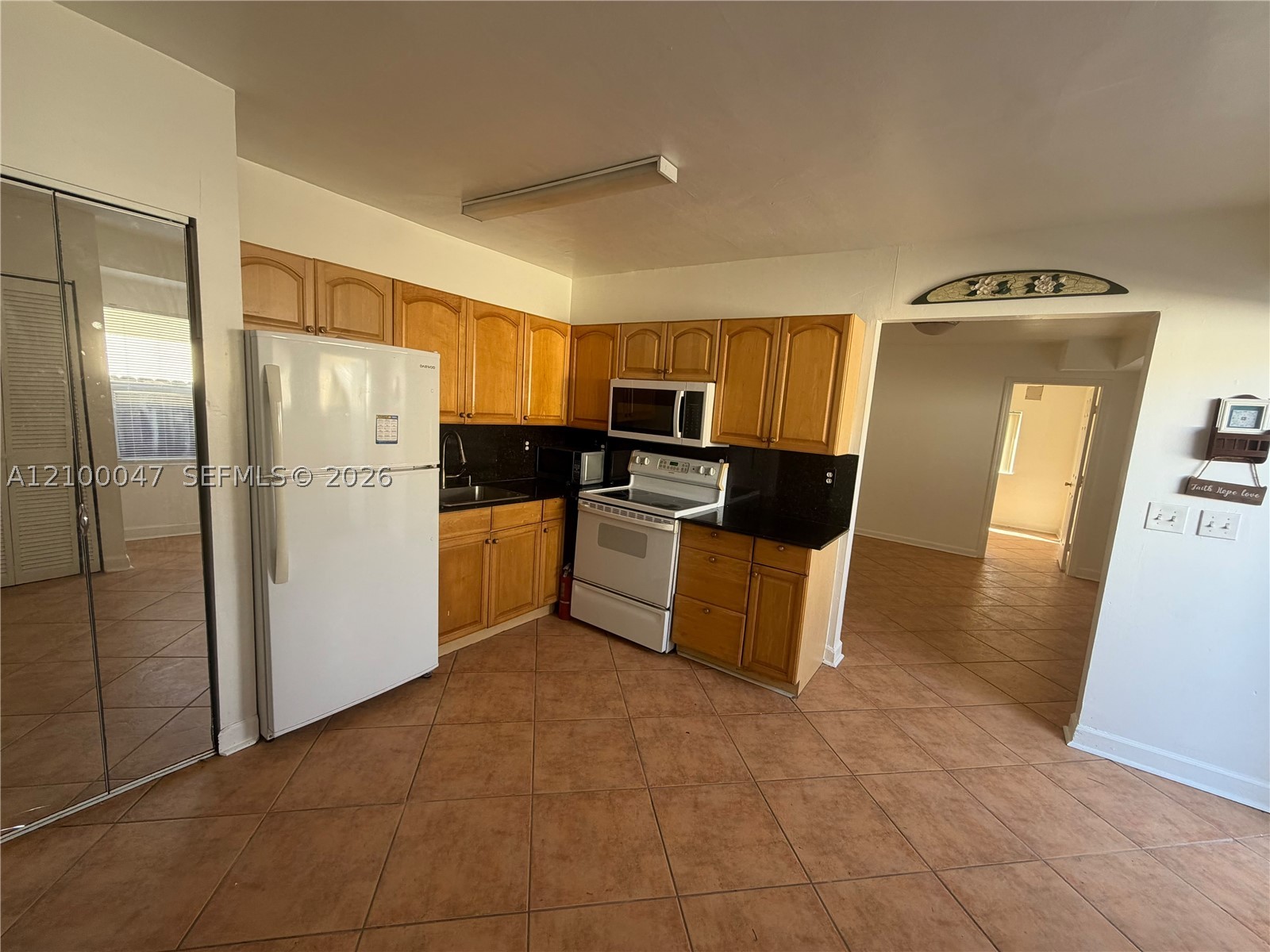 1639 Mayo St 1639 Property Photo 3