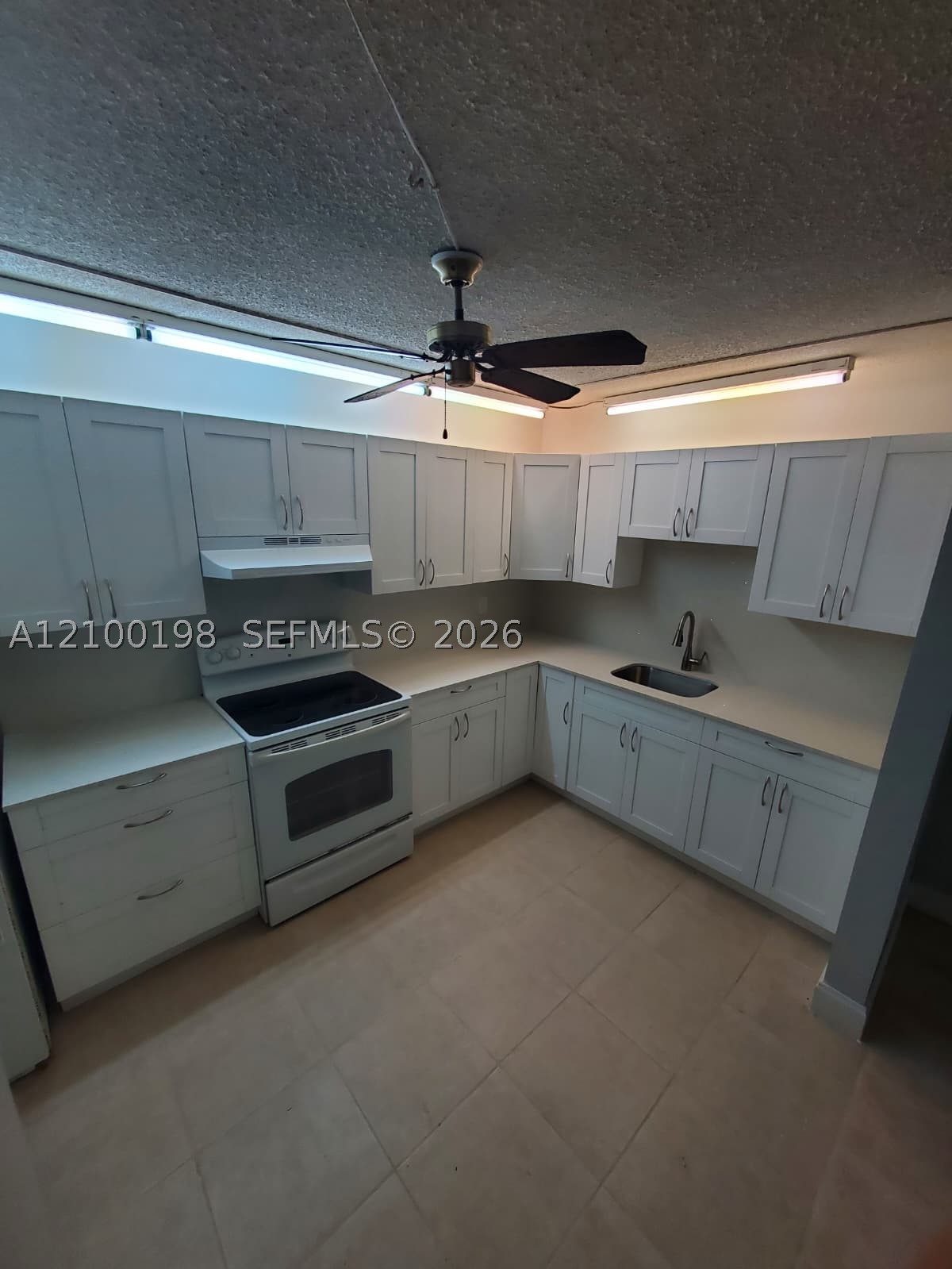 A12100198 Property Photo 19