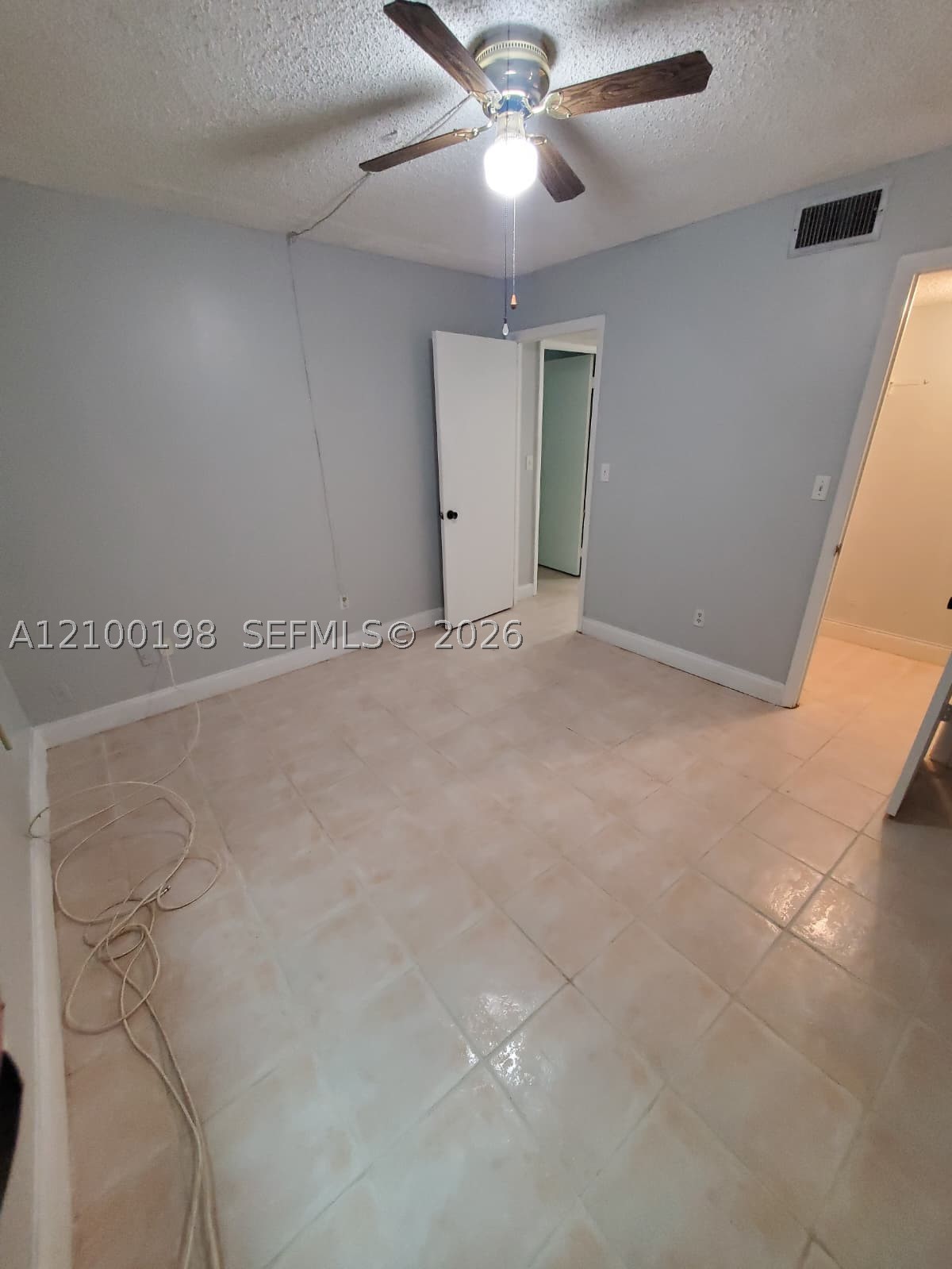 A12100198 Property Photo 34