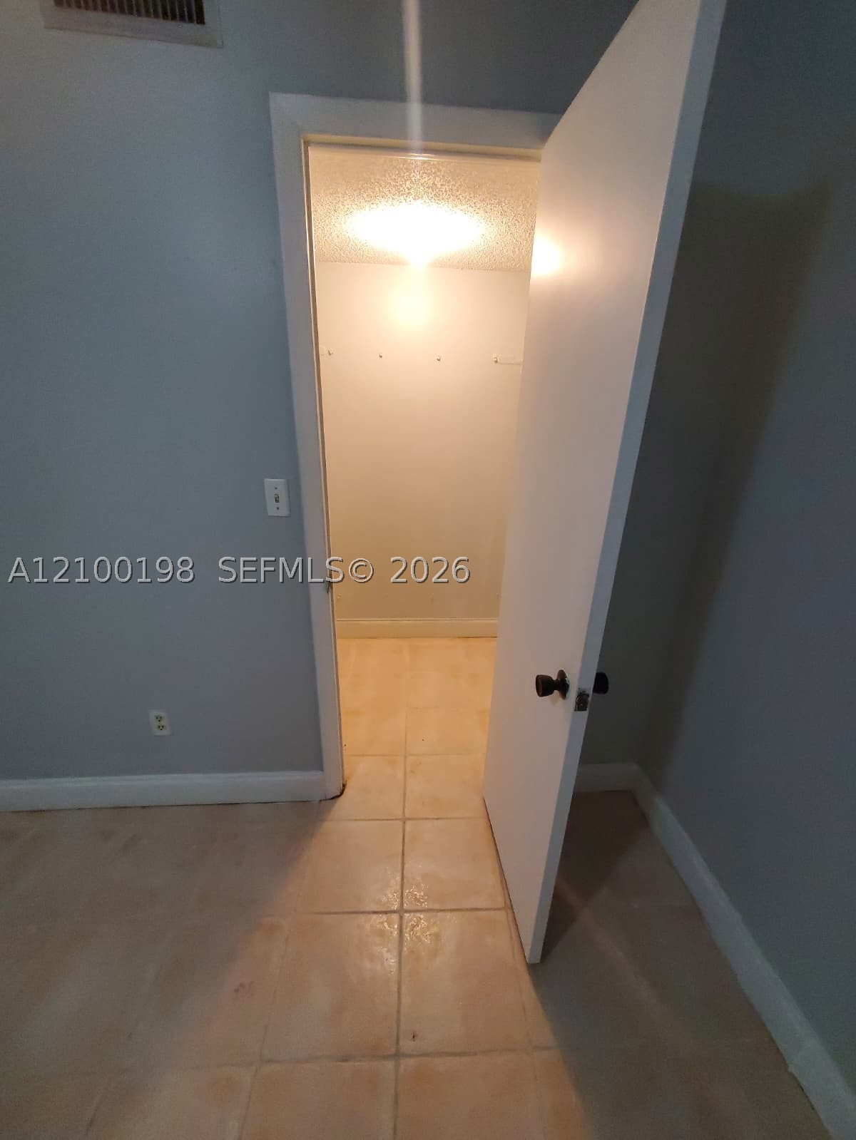 A12100198 Property Photo 35