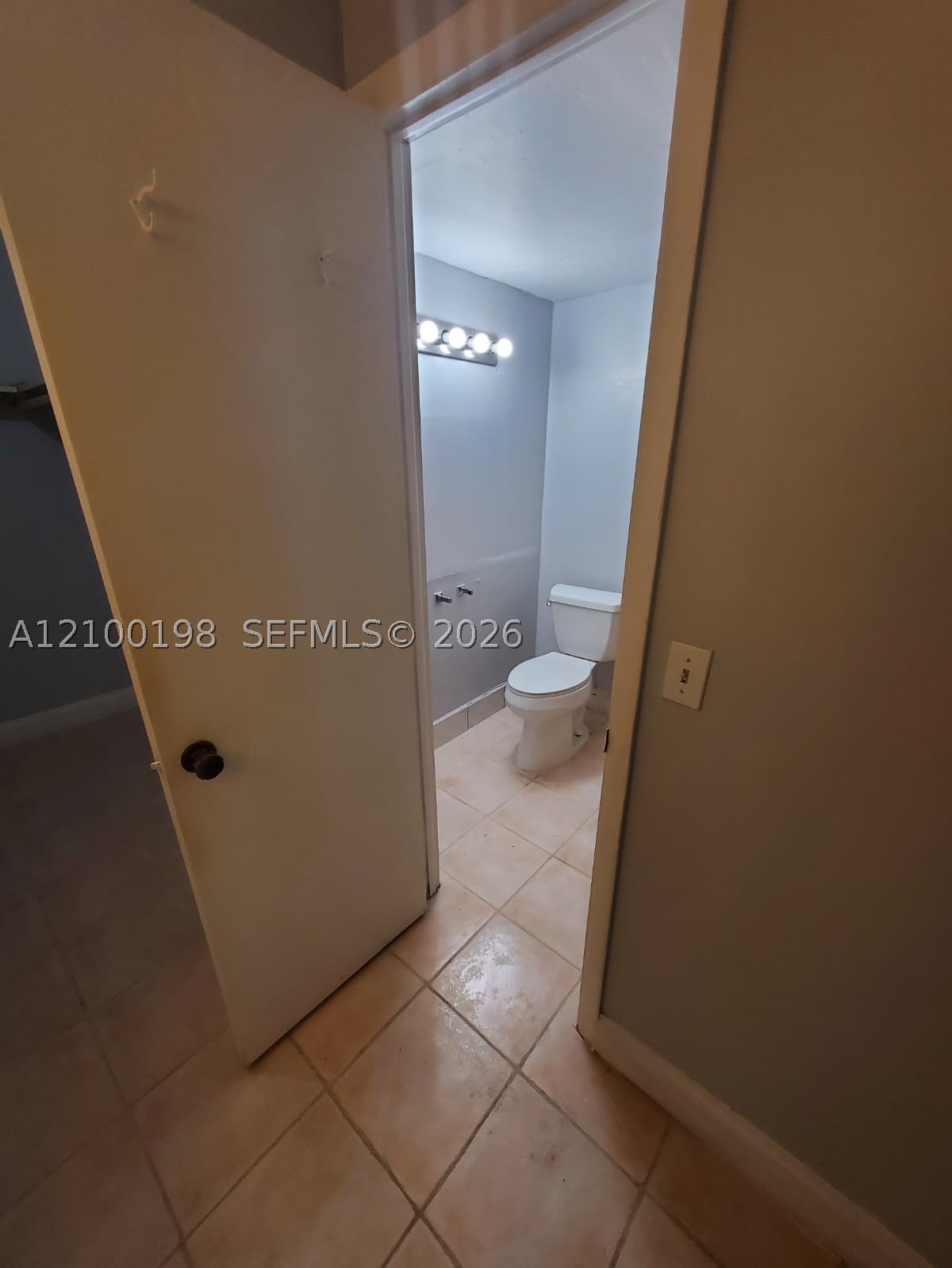 A12100198 Property Photo 44