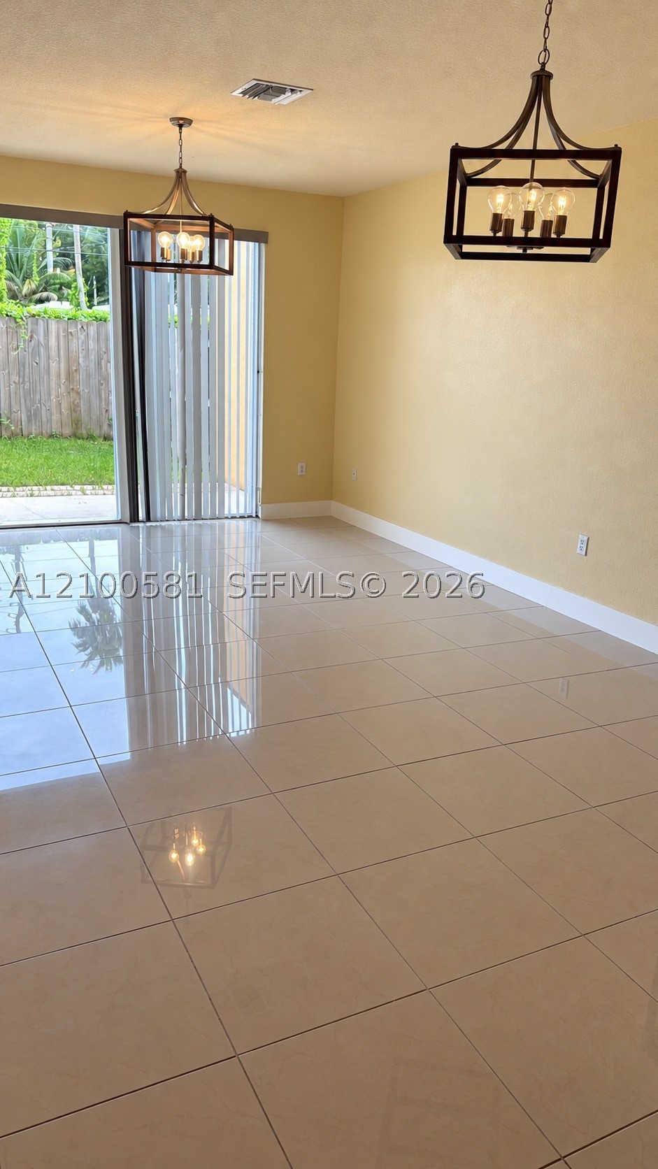 645 E Mowry Ct Property Photo 4