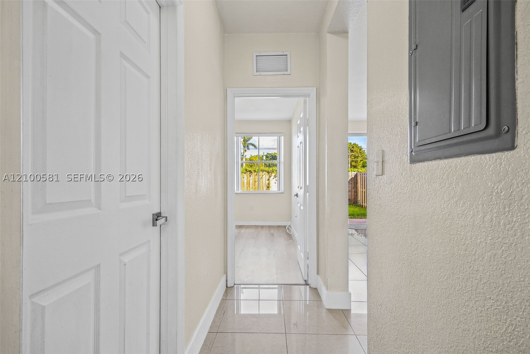645 E Mowry Ct Property Photo 8