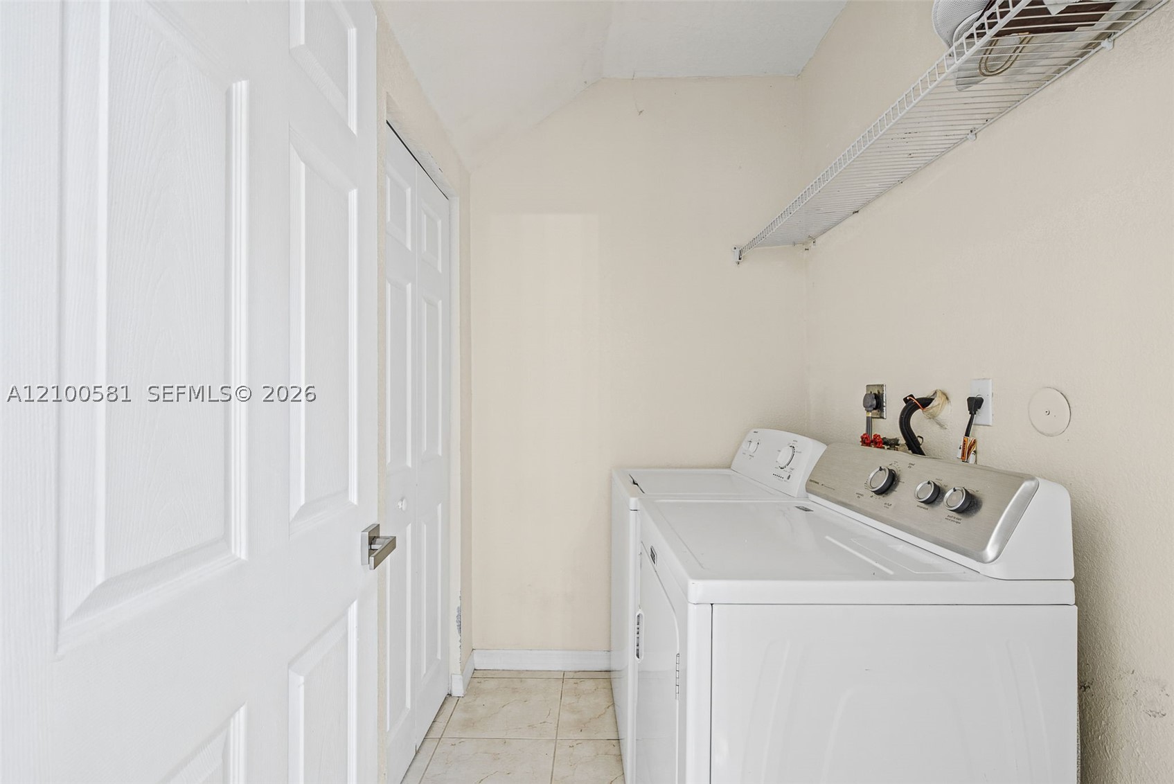 645 E Mowry Ct Property Photo 11