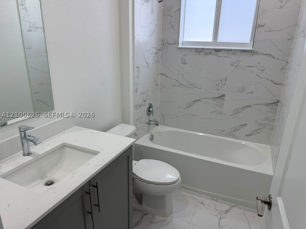 1828 Ne 1st St Property Photo 5