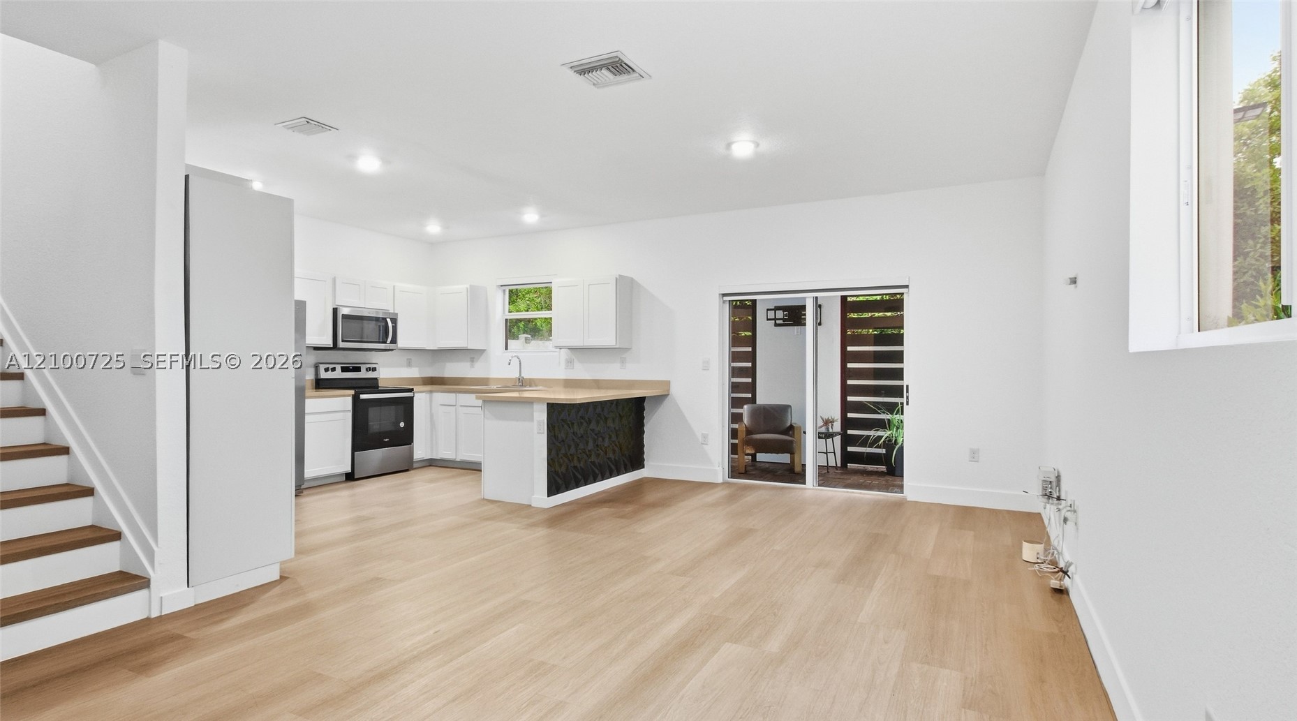 1791 Se 9th Ter Property Photo 3