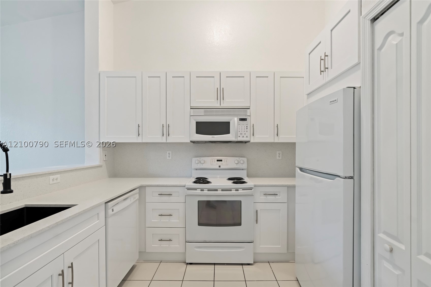 A12100790 Property Photo 2