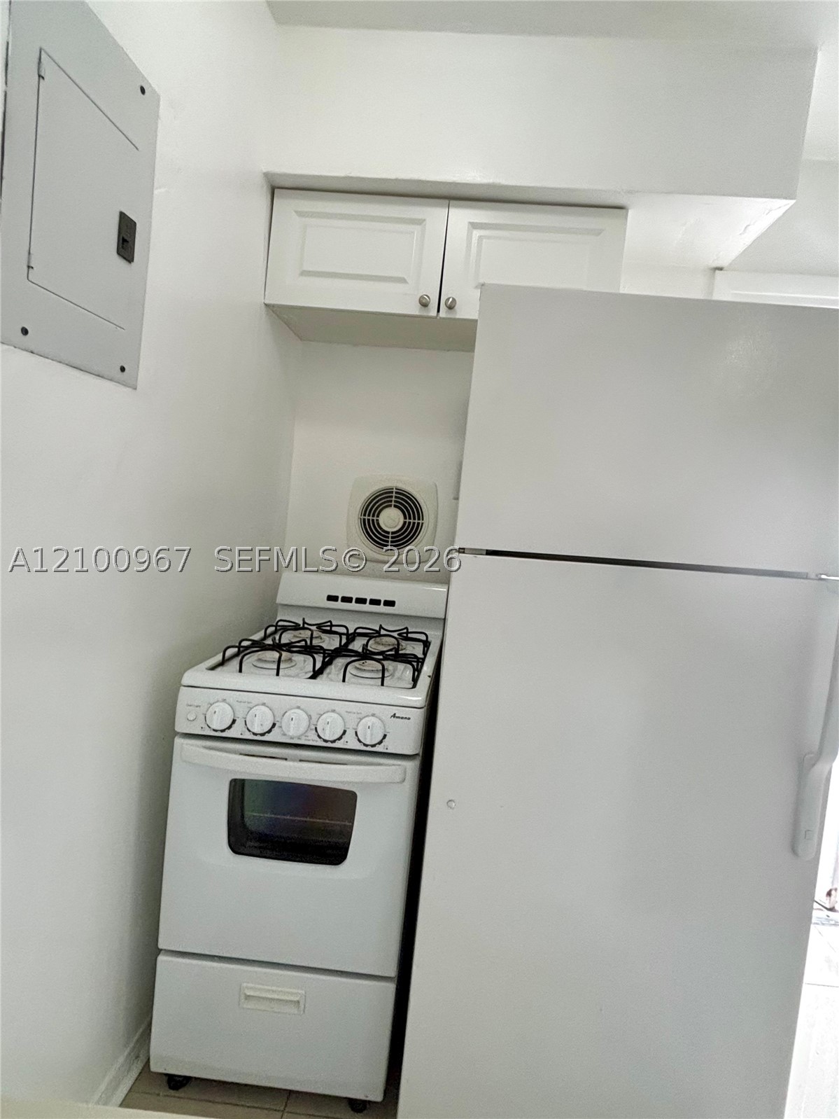15 Alhambra Cir 16 Property Photo 7