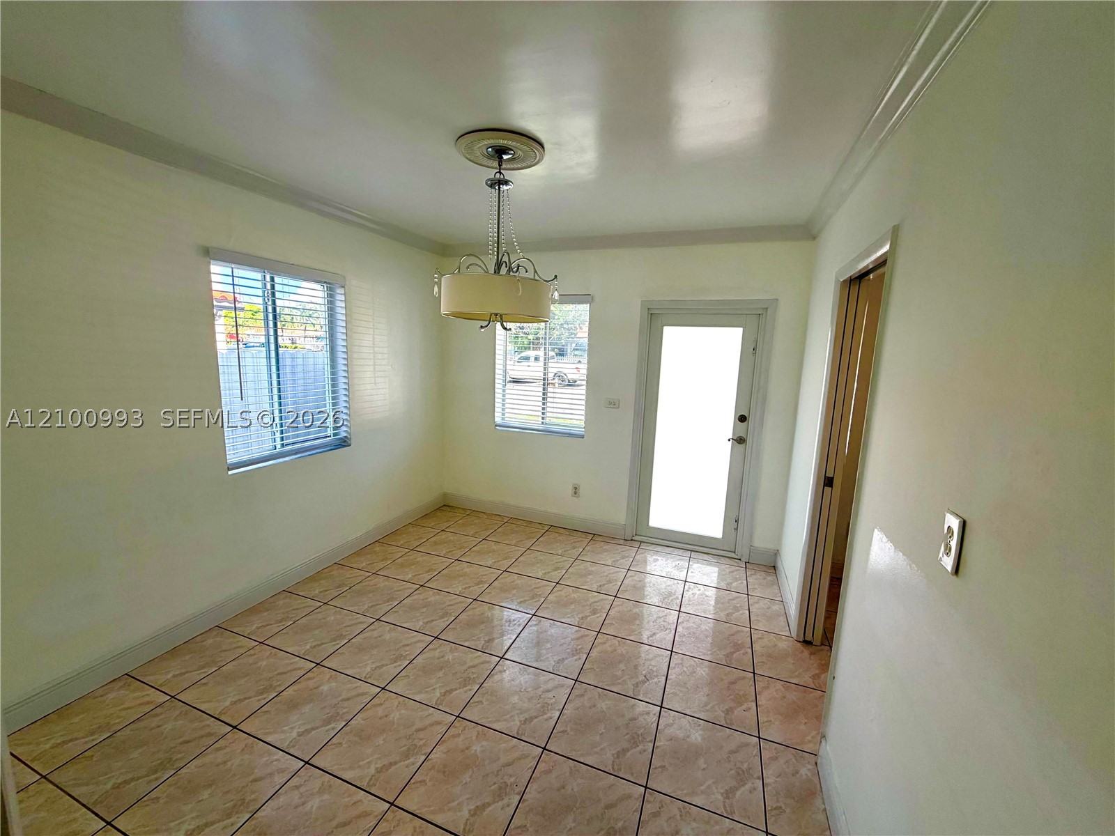 1130 Nw 34th Ave B Property Photo 2