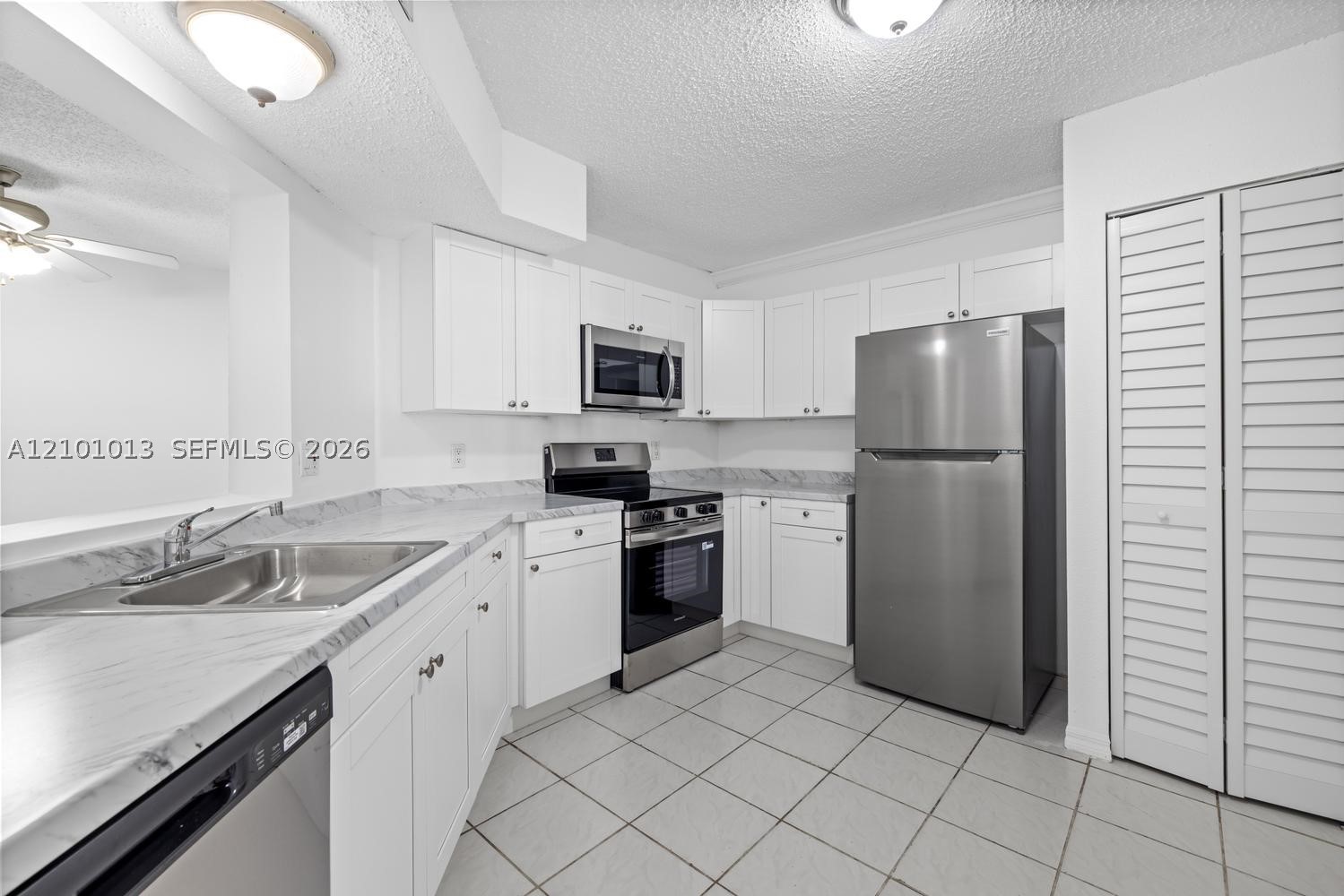 1055 N Franklin Ave 1055g Property Photo 1