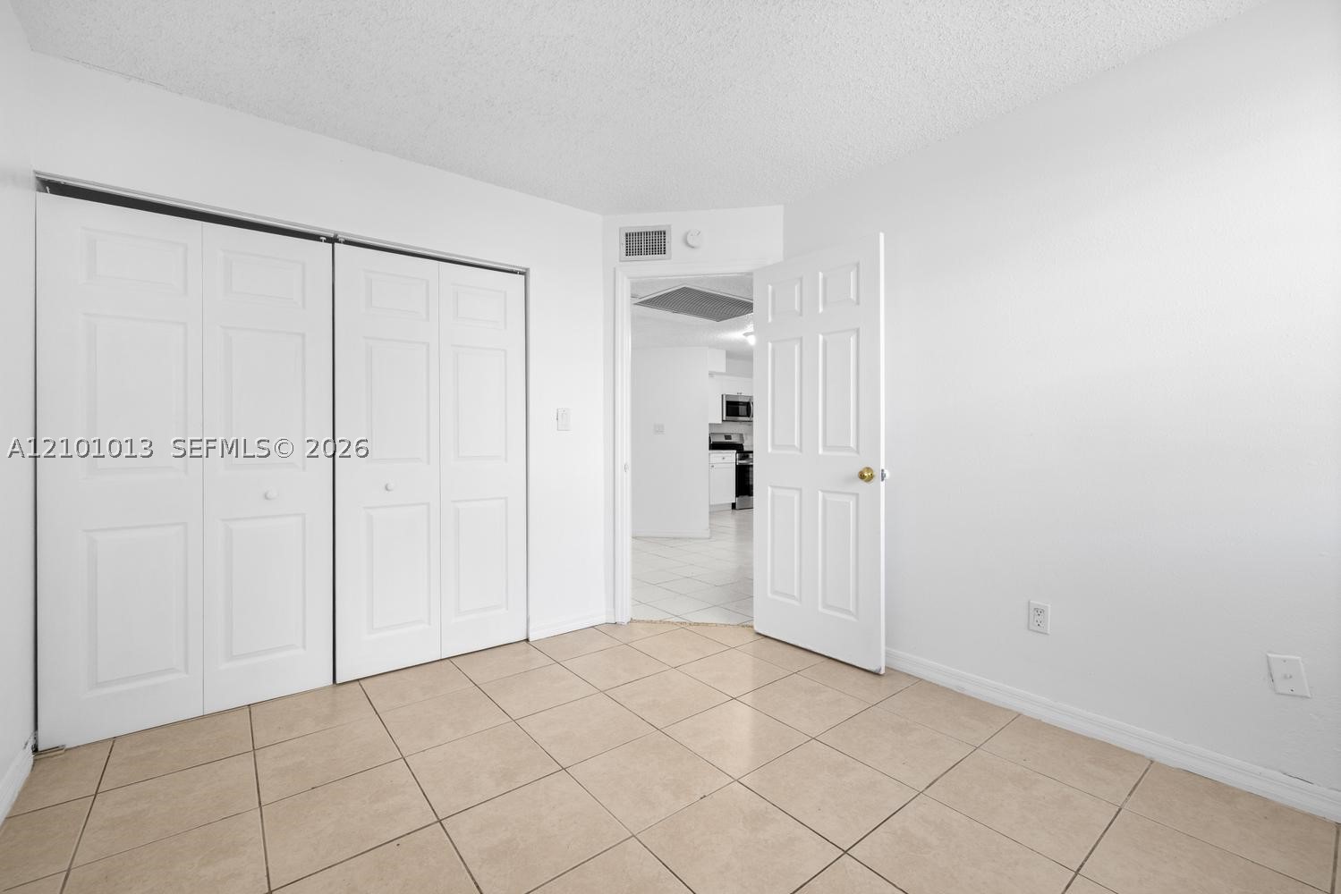 1055 N Franklin Ave 1055g Property Photo 11