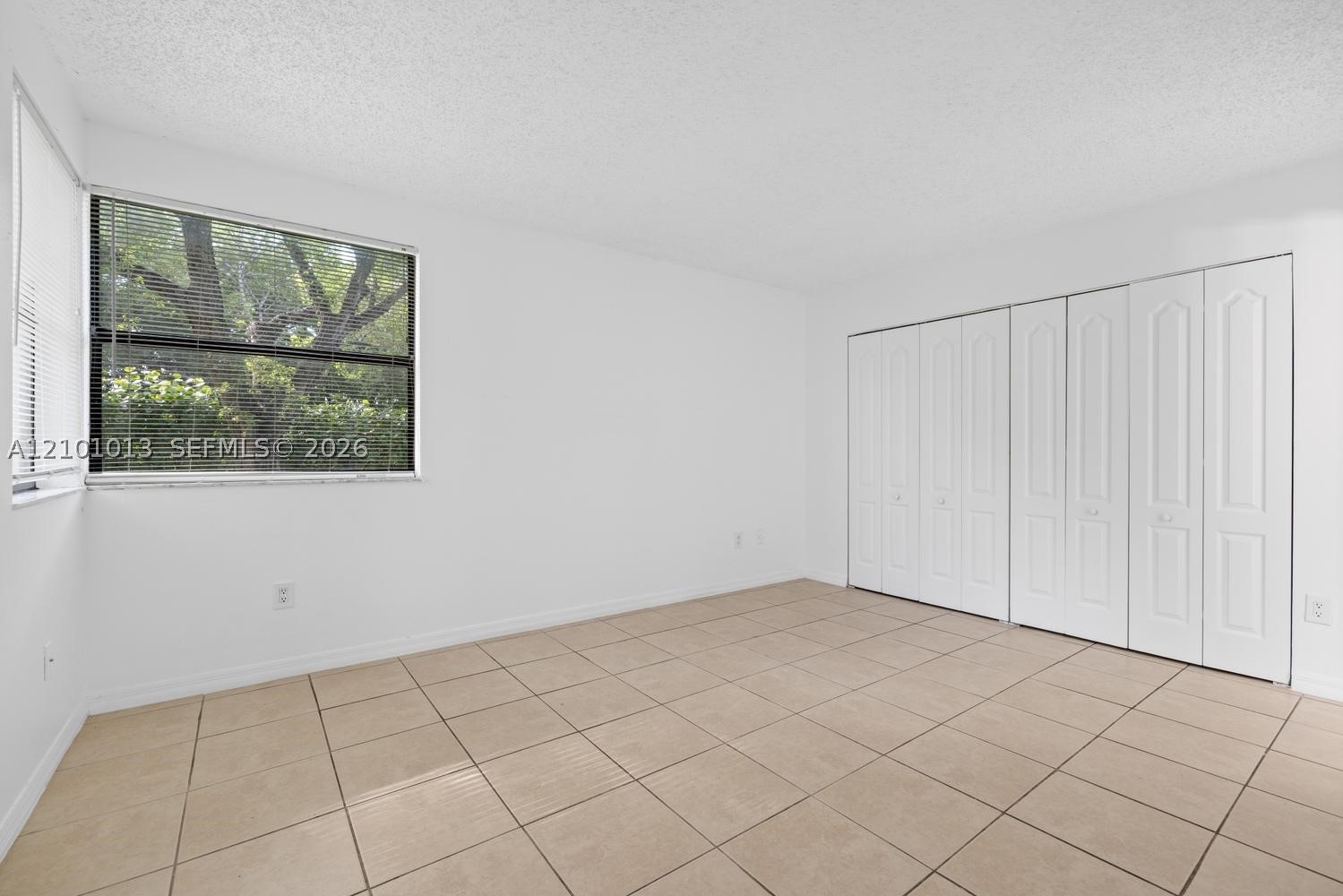 1055 N Franklin Ave 1055g Property Photo 12