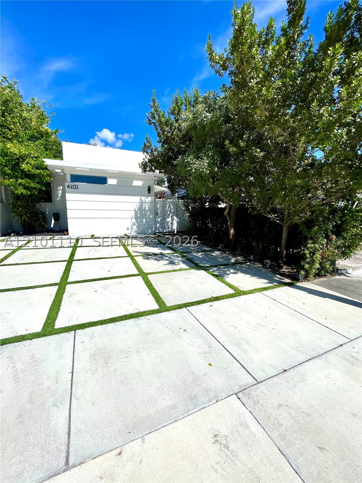 4101 NW 5th St 2 Property Photo 1