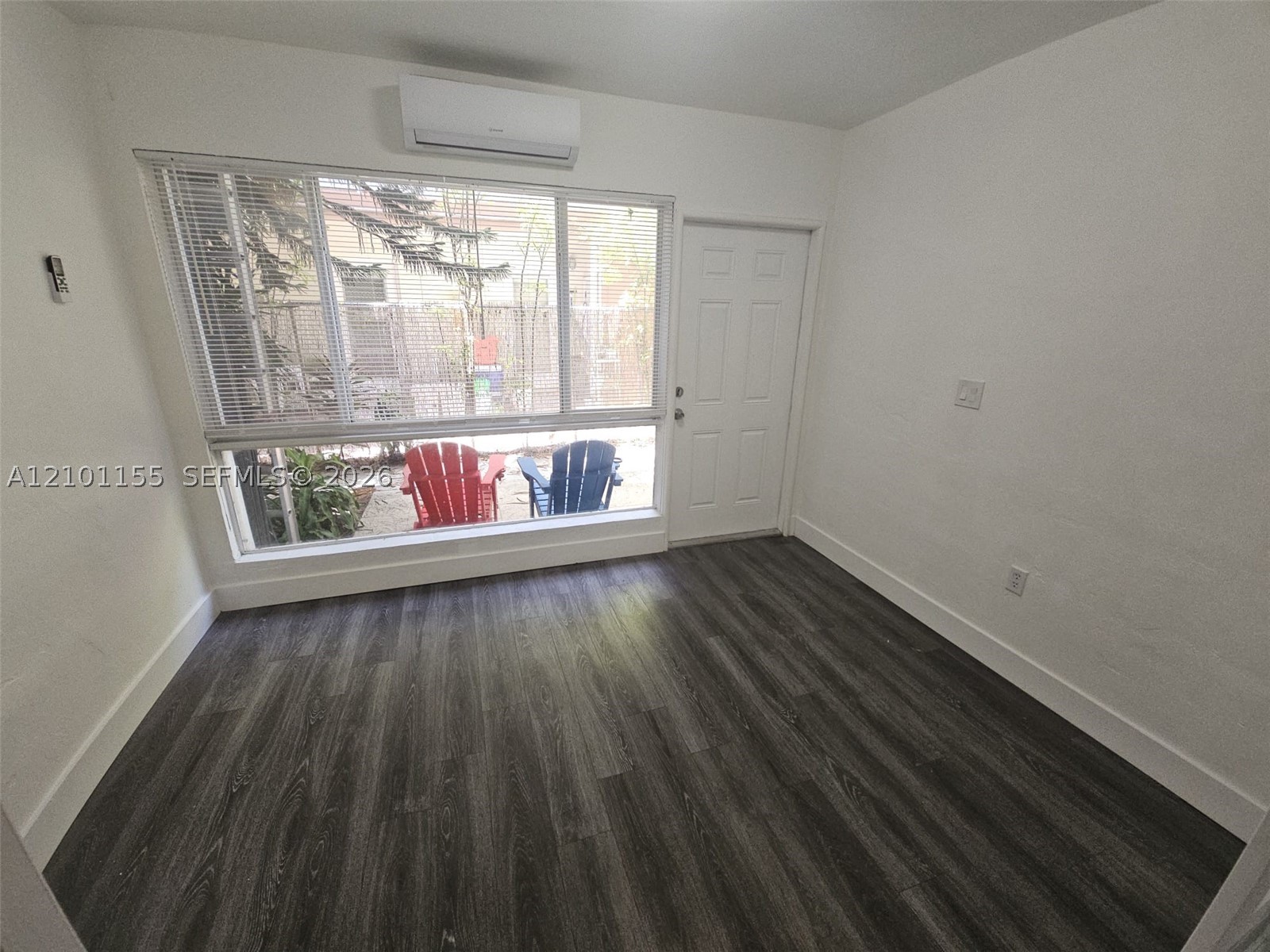 7435 Byron Ave 04 Property Photo 2