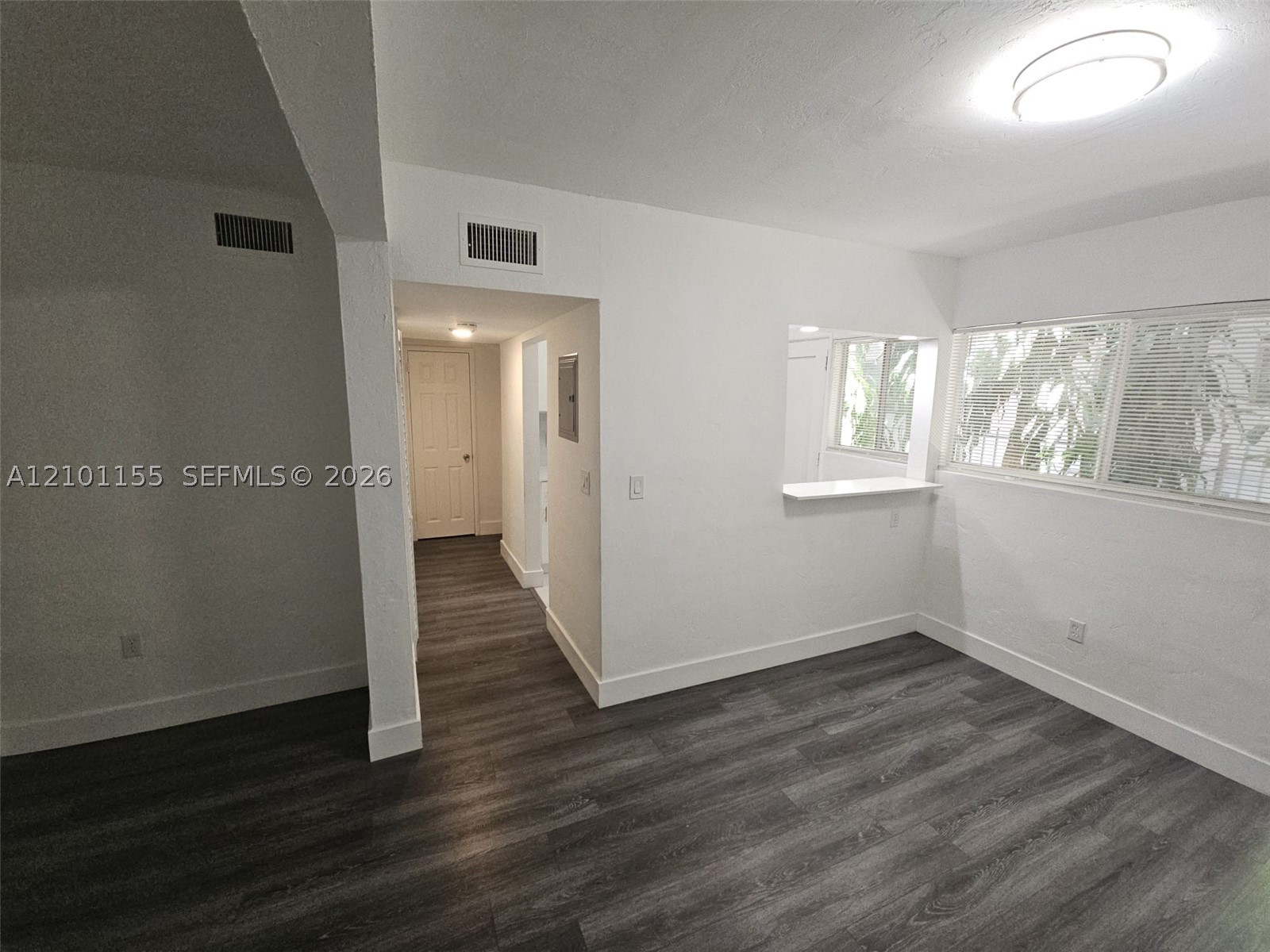 7435 Byron Ave 04 Property Photo 10