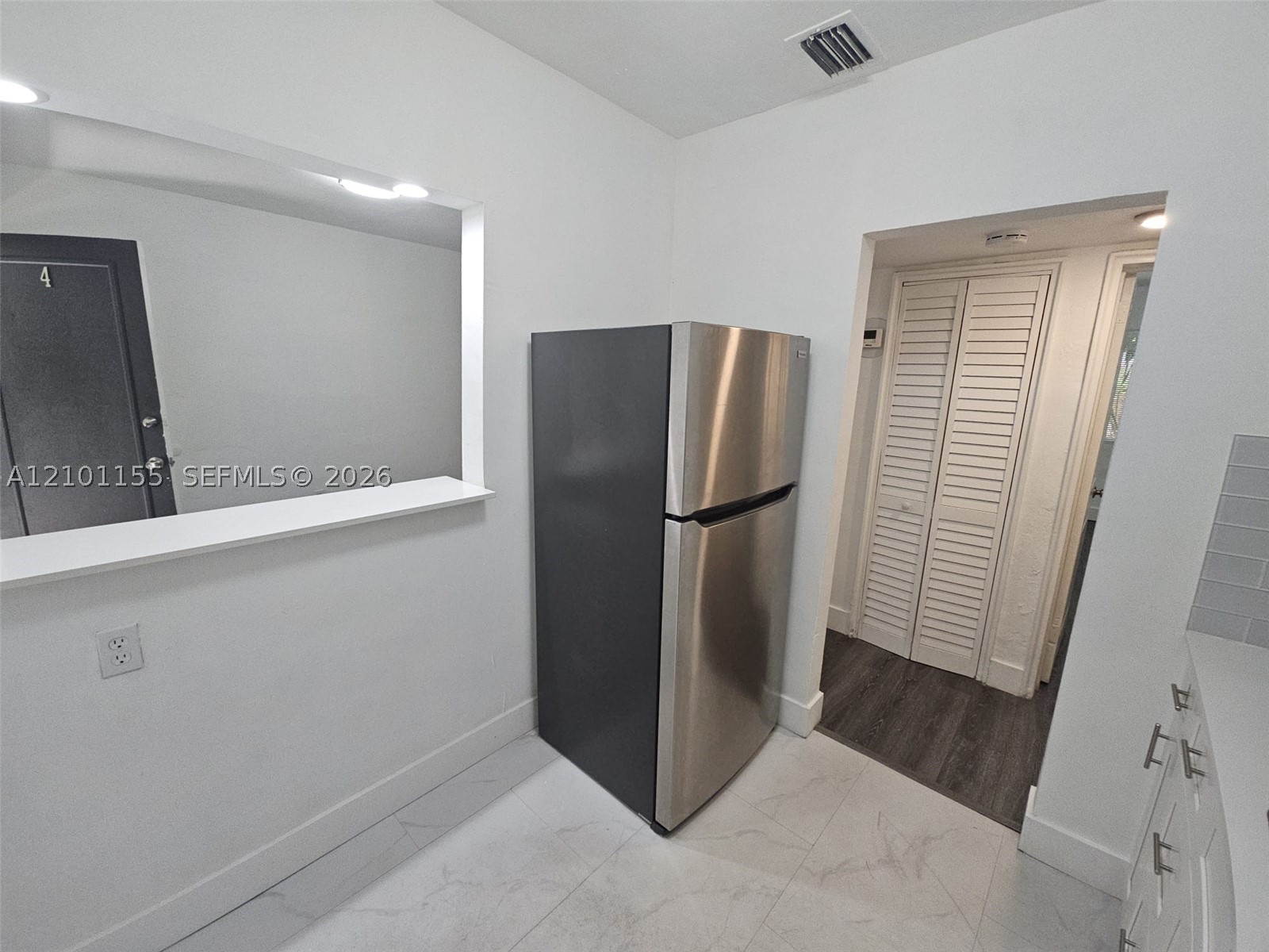 7435 Byron Ave 04 Property Photo 12