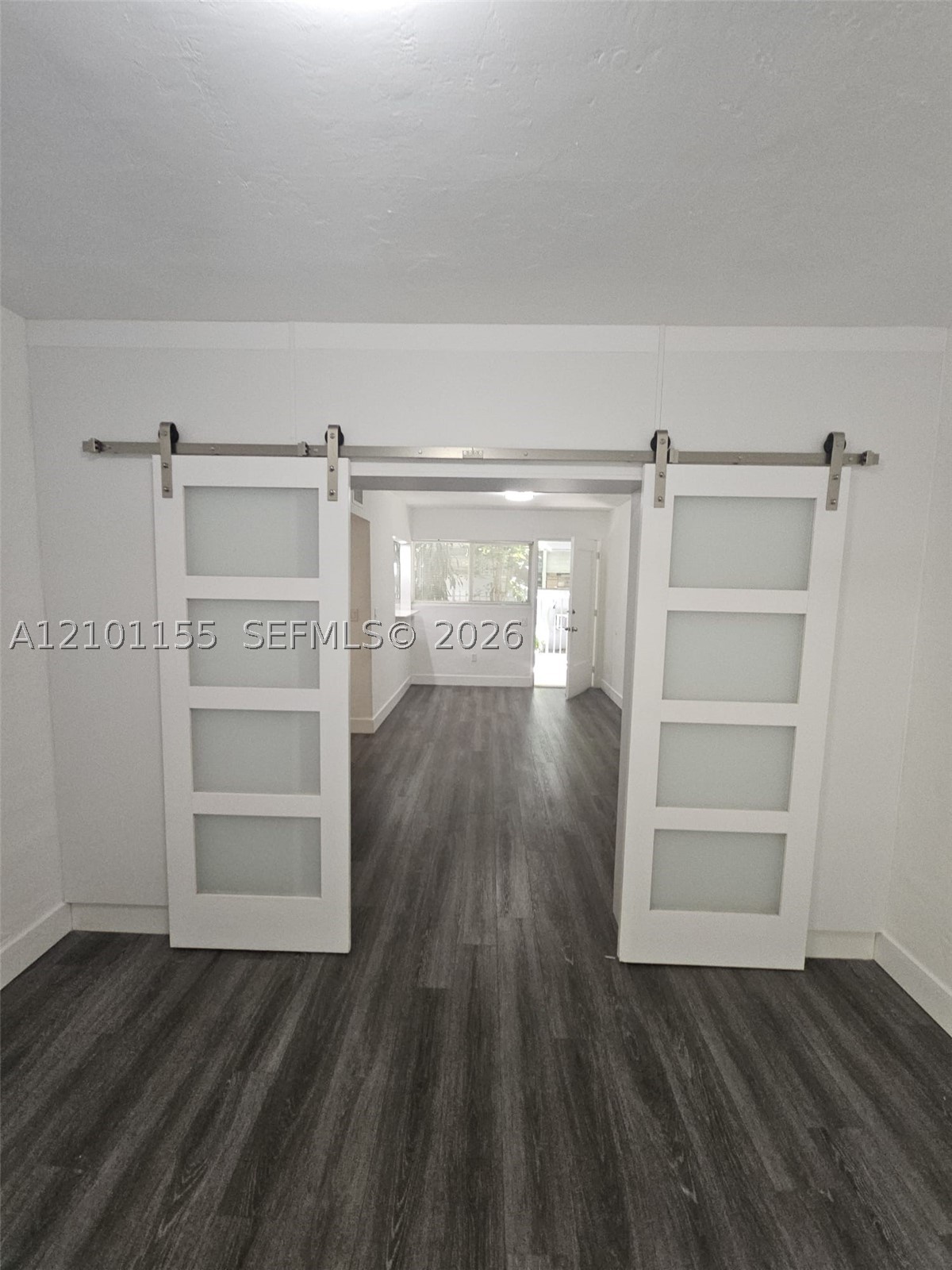 7435 Byron Ave 04 Property Photo 14