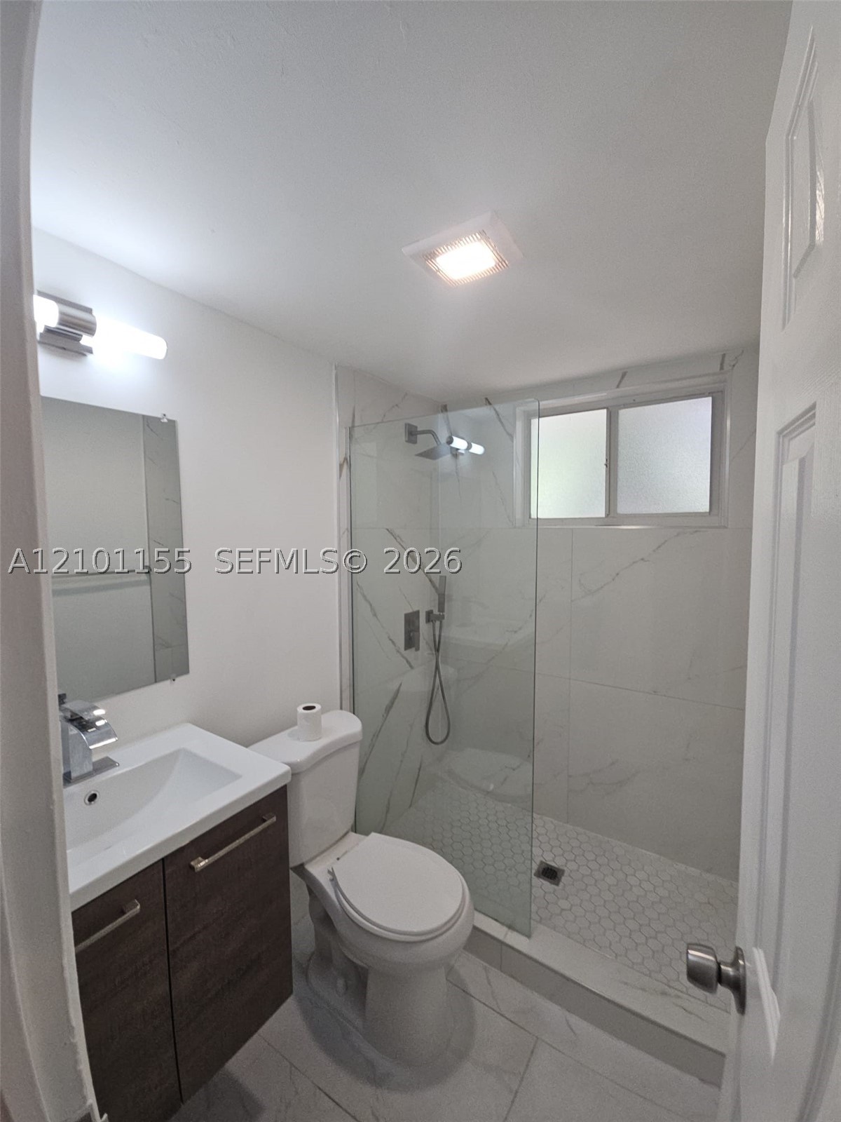 7435 Byron Ave 04 Property Photo 17