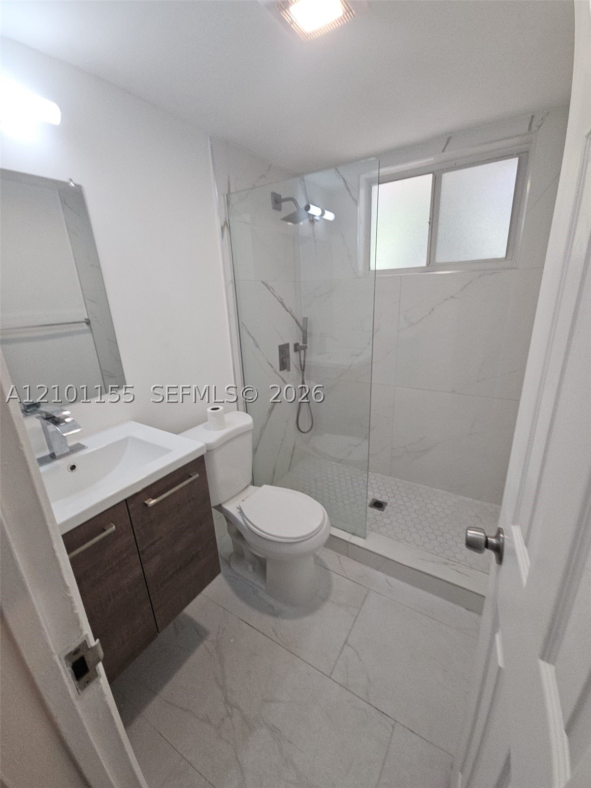 7435 Byron Ave 04 Property Photo 18